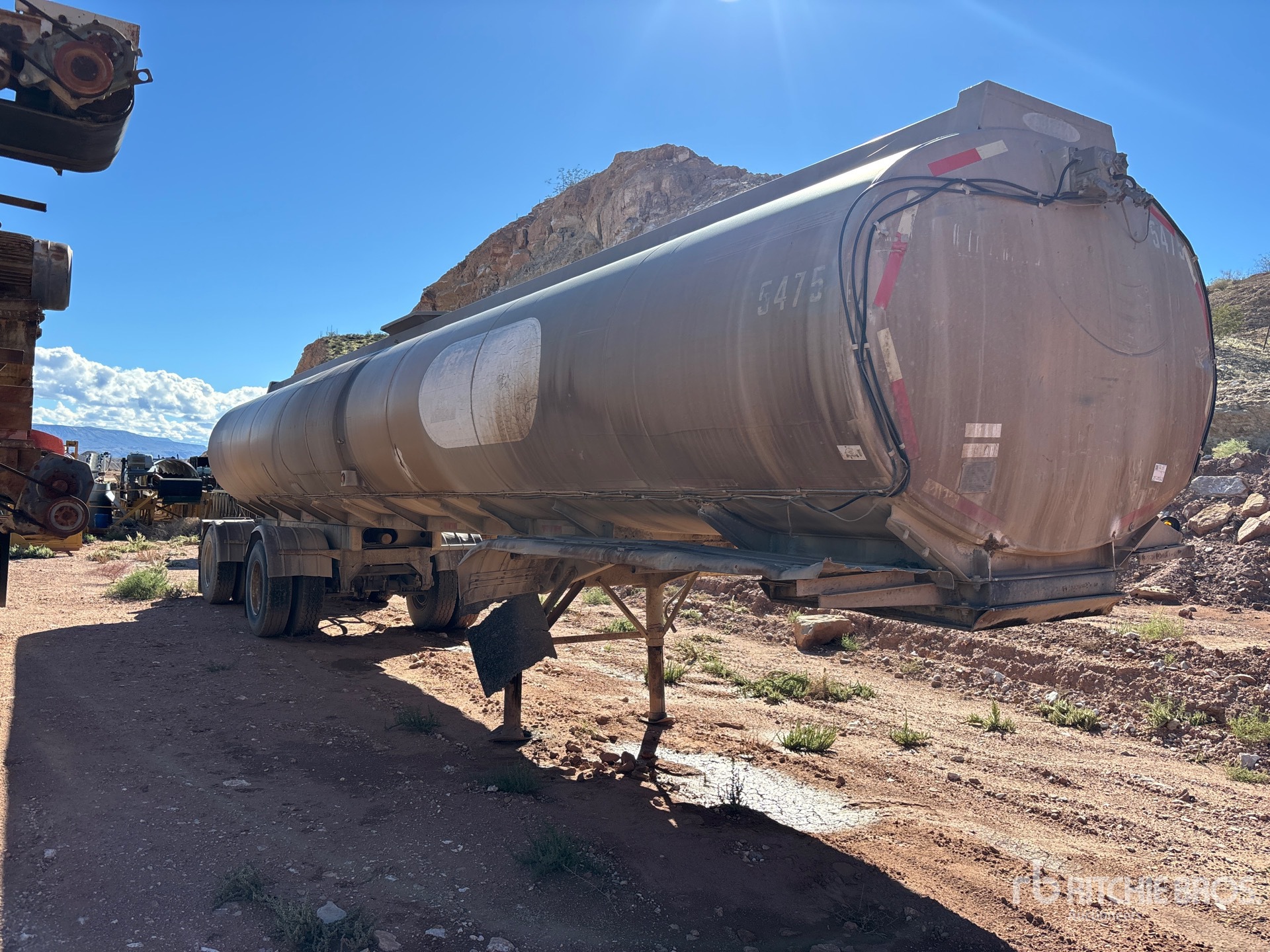 1970 Butler 9500 gal T/A Spread Axle