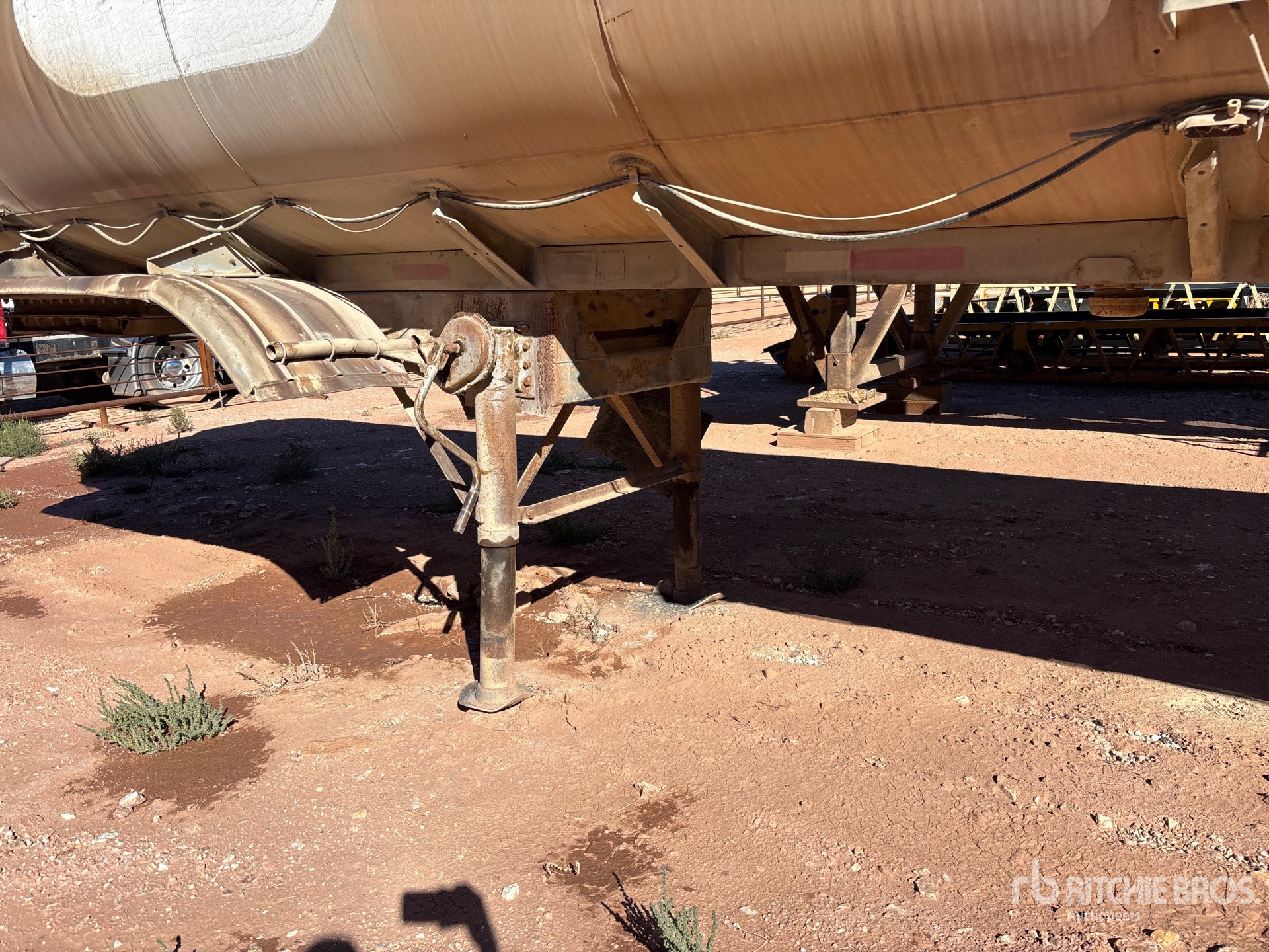 1970 Butler 9500 gal T/A Spread Axle