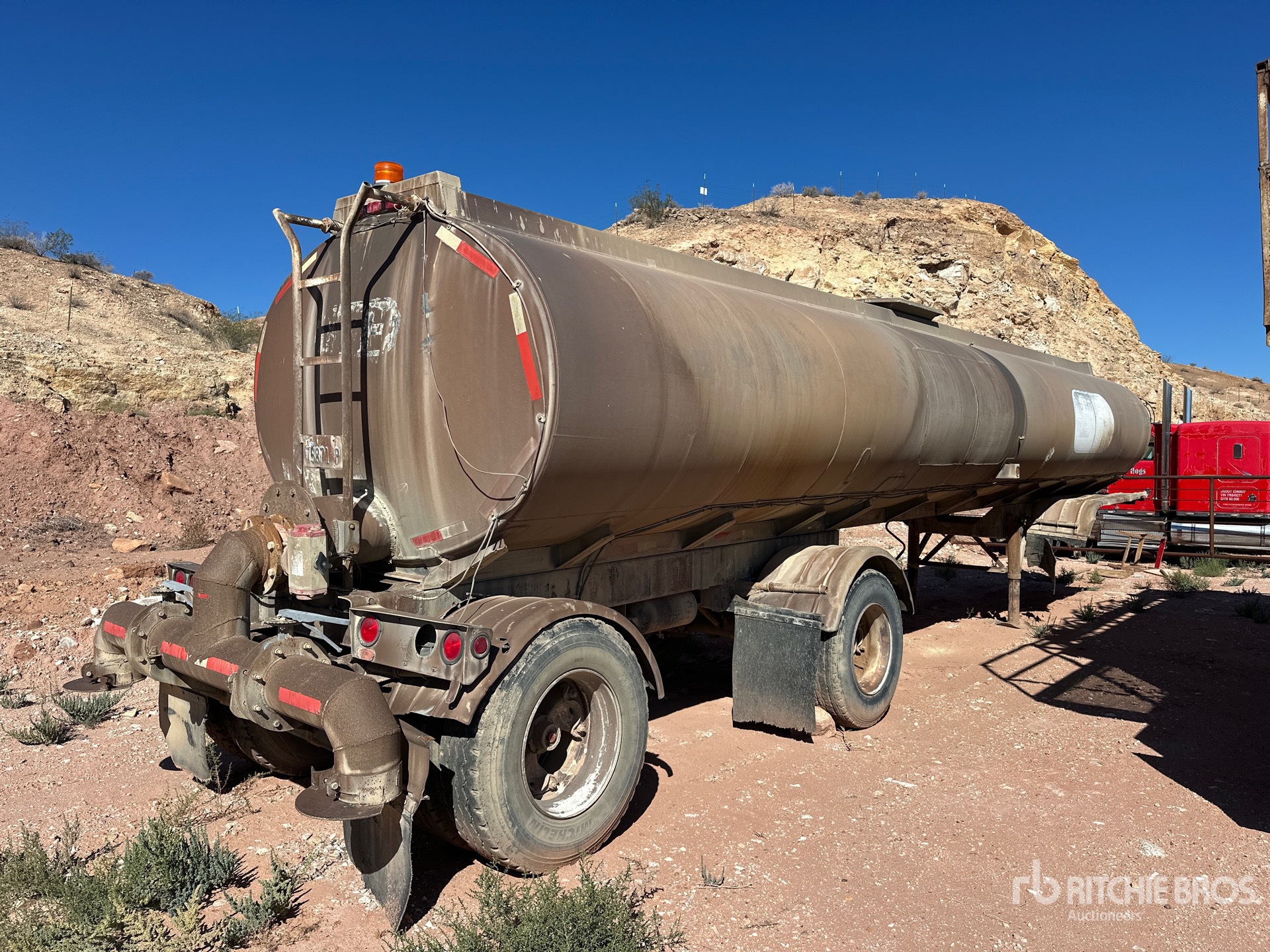 1970 Butler 9500 GAL T/A SPREAD AXLE