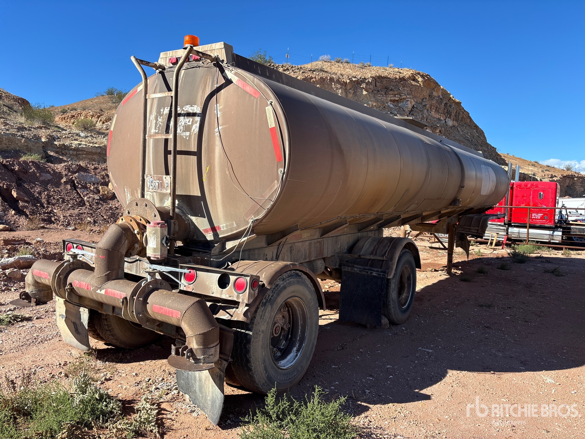 1970 Butler 9500 gal T/A Spread Axle