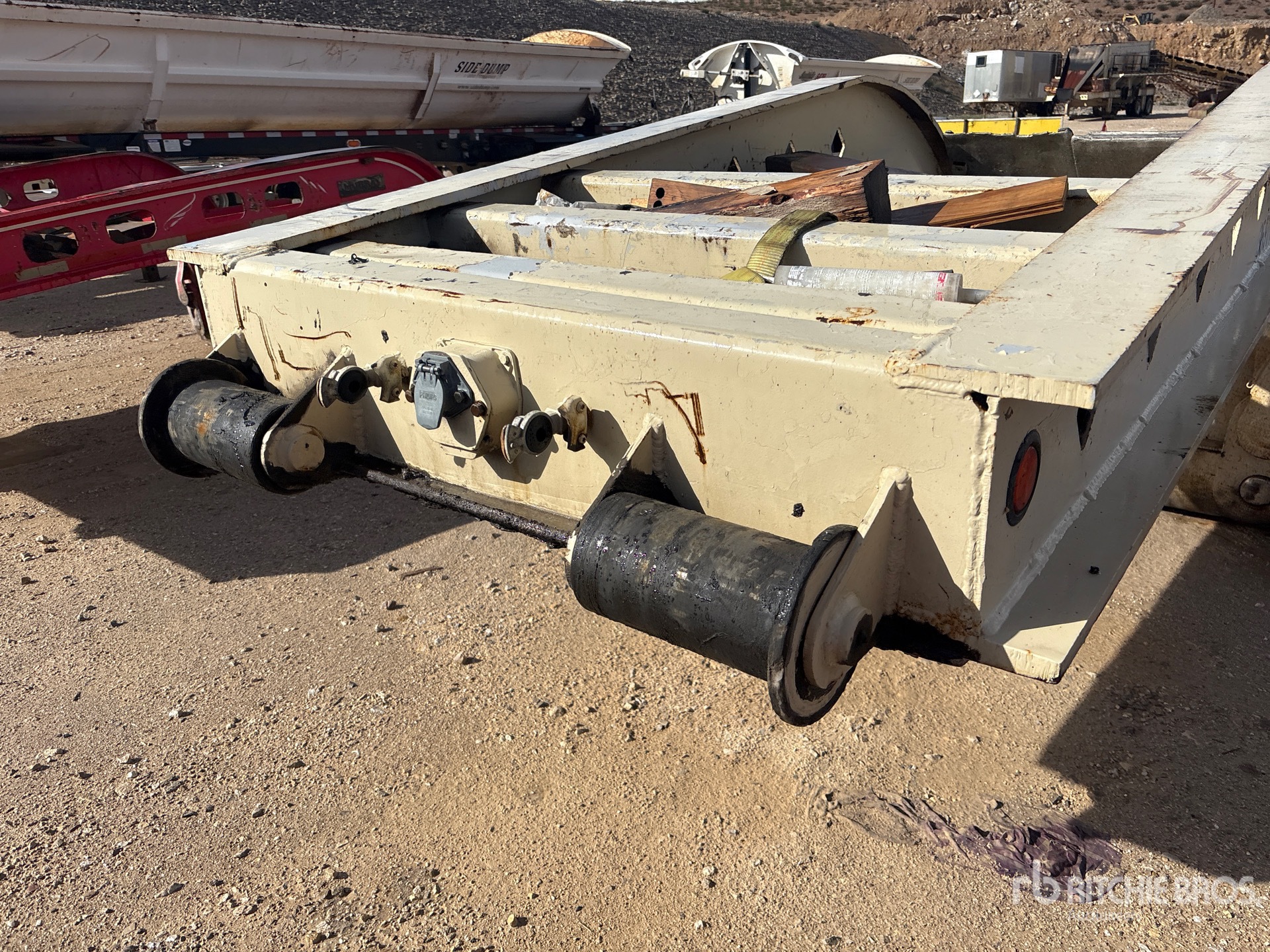 1994 Diamond 45 ton Tri/A Removable Gooseneck