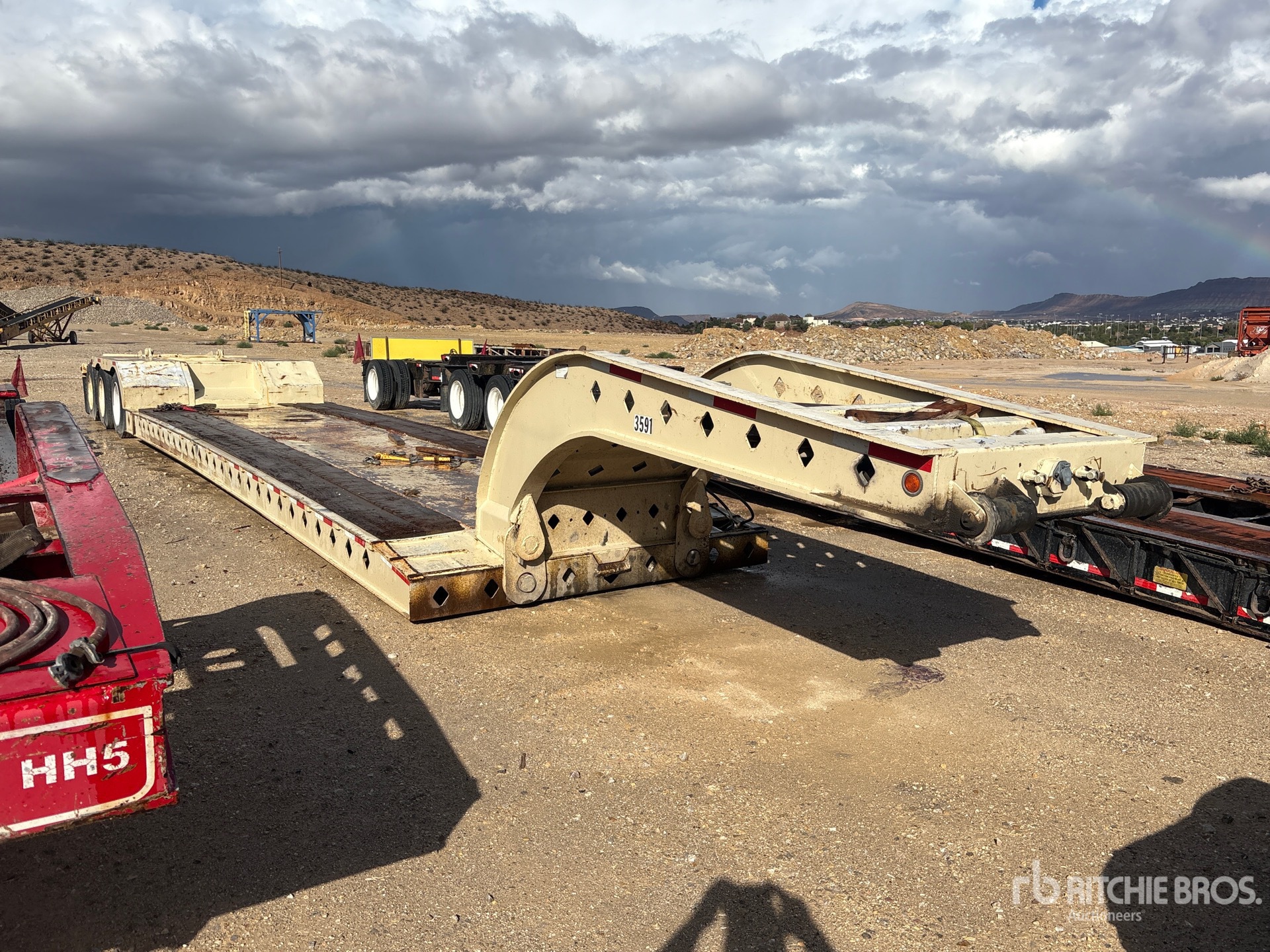 1994 Diamond 45 ton Tri/A Removable Gooseneck