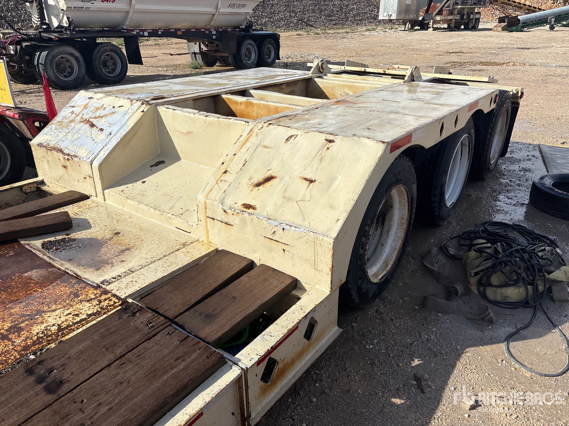 1994 Diamond 45 ton Tri/A Removable Gooseneck