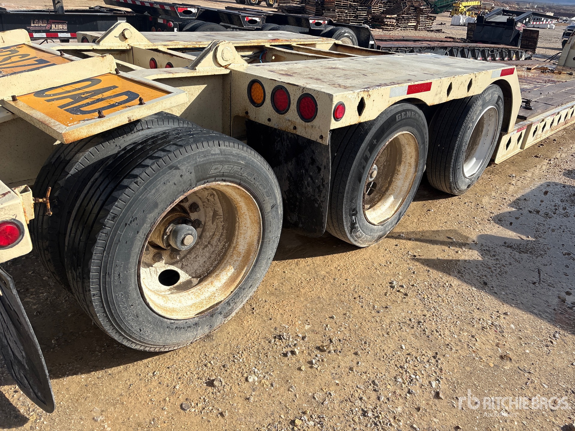 1994 Diamond 45 ton Tri/A Removable Gooseneck