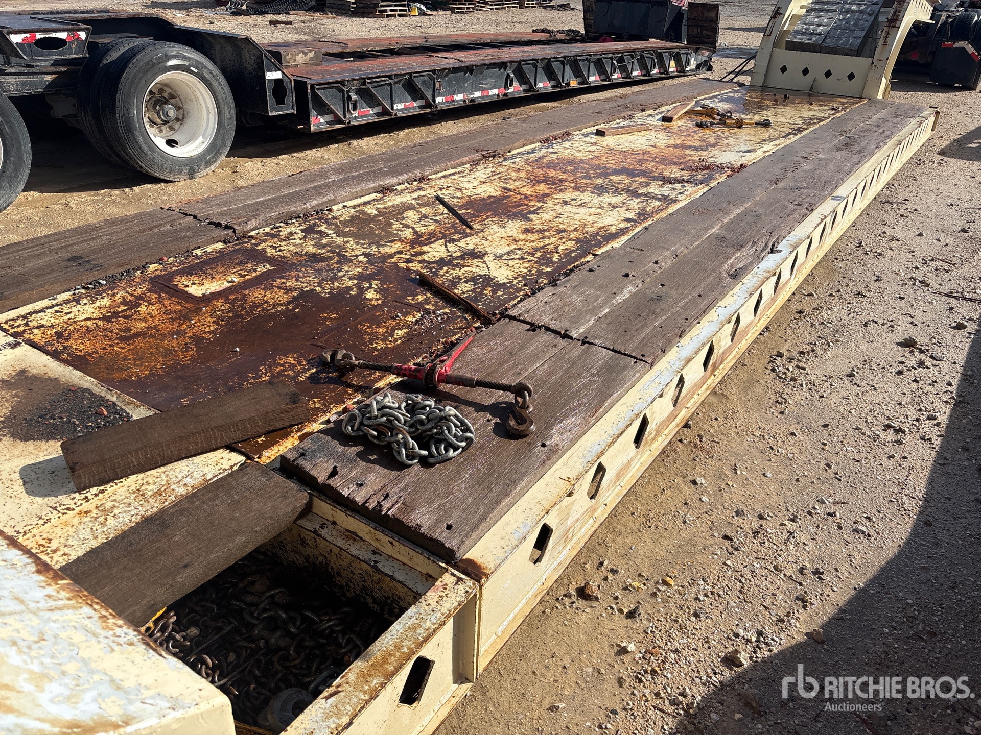 1994 Diamond 45 ton Tri/A Removable Gooseneck