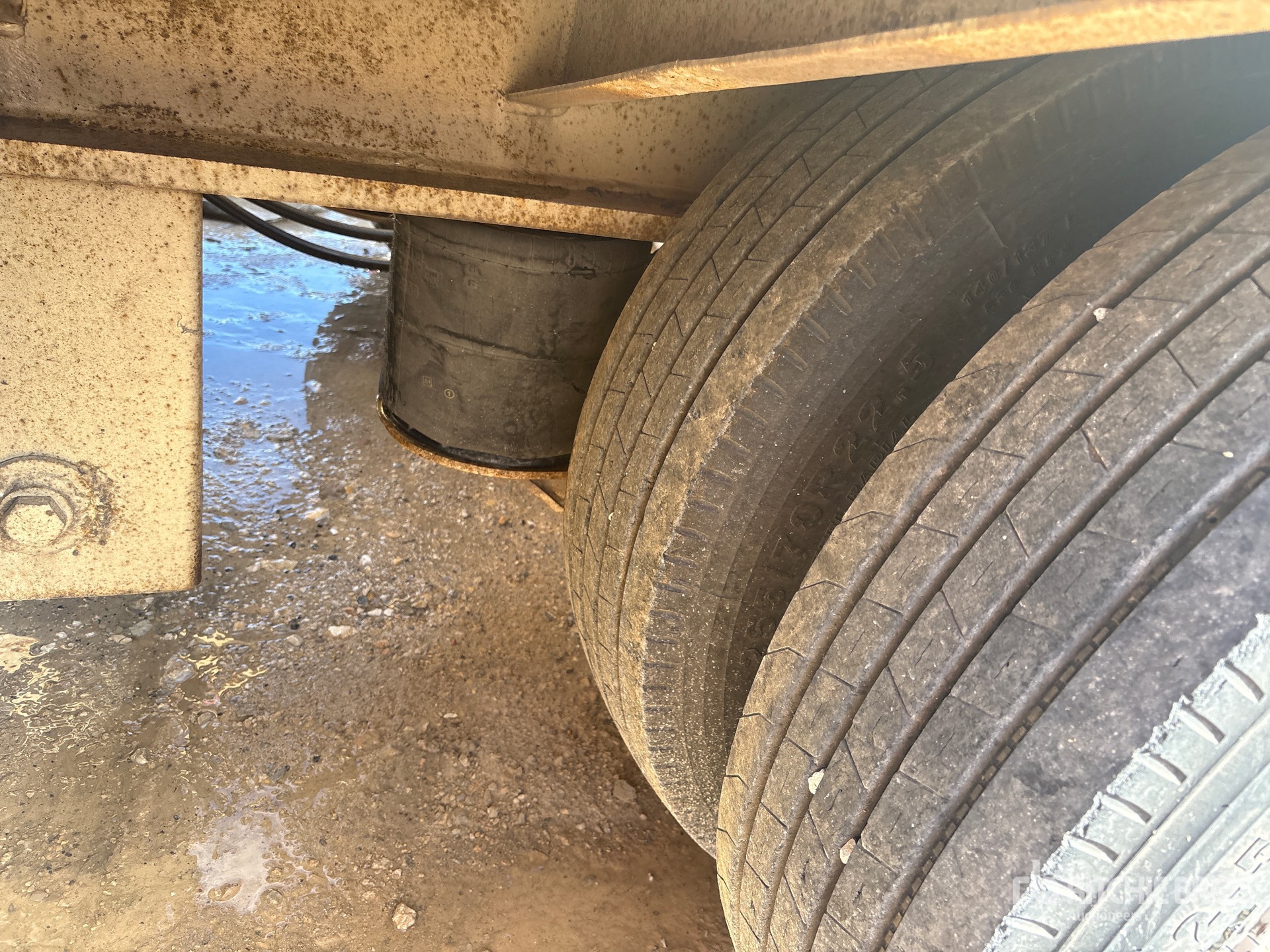 1994 Diamond 45 ton Tri/A Removable Gooseneck