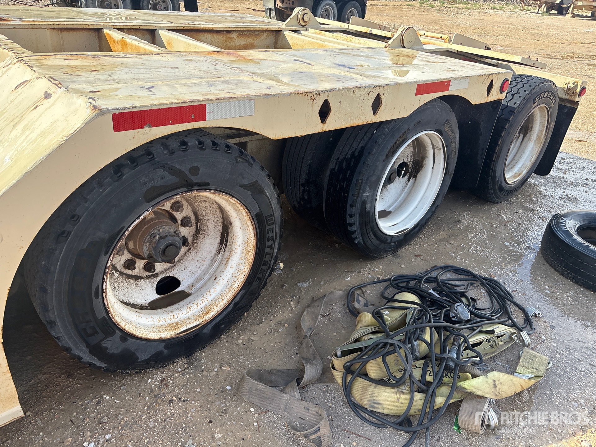 1994 Diamond 45 ton Tri/A Removable Gooseneck