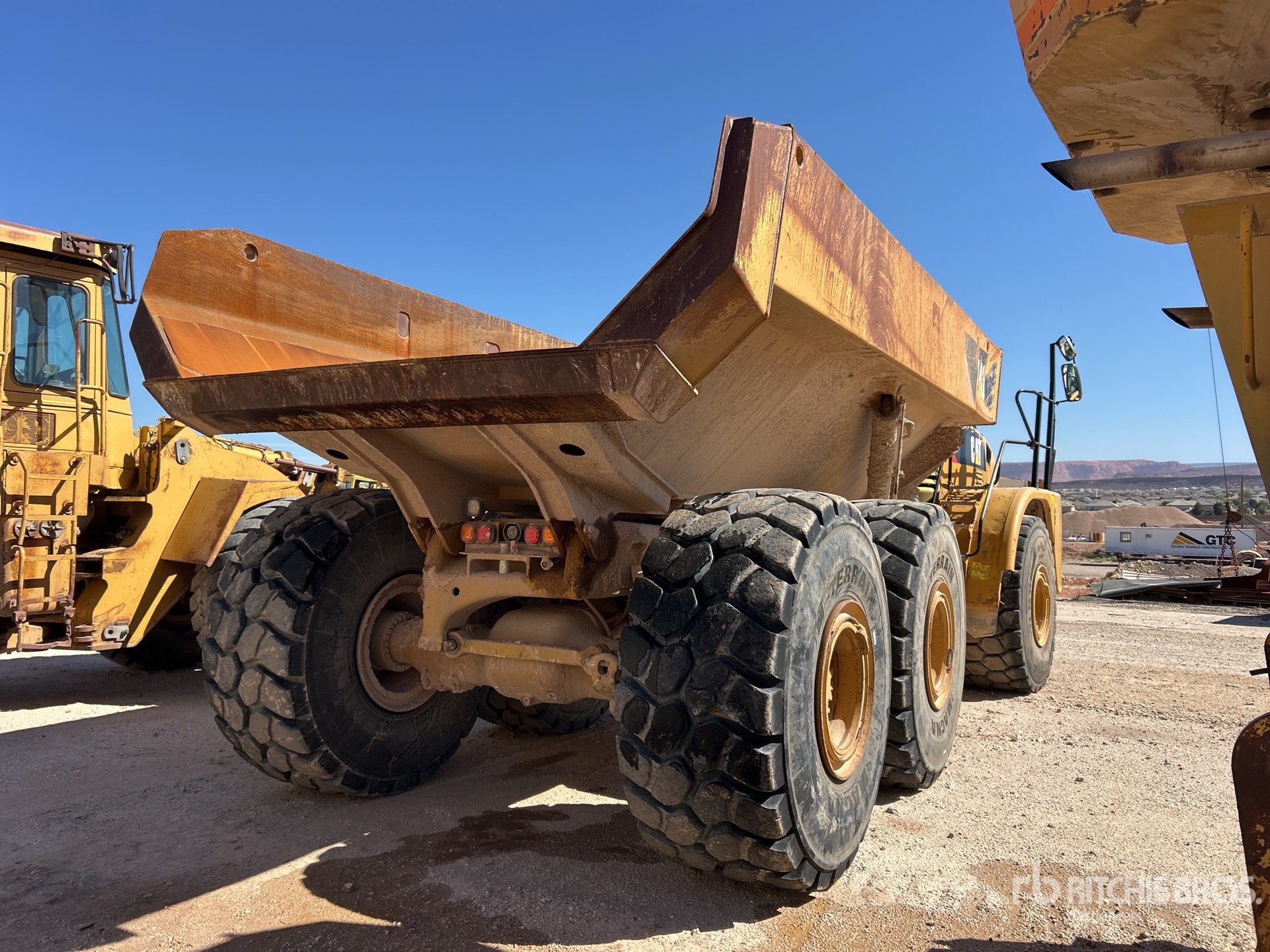 2010 Caterpillar 740