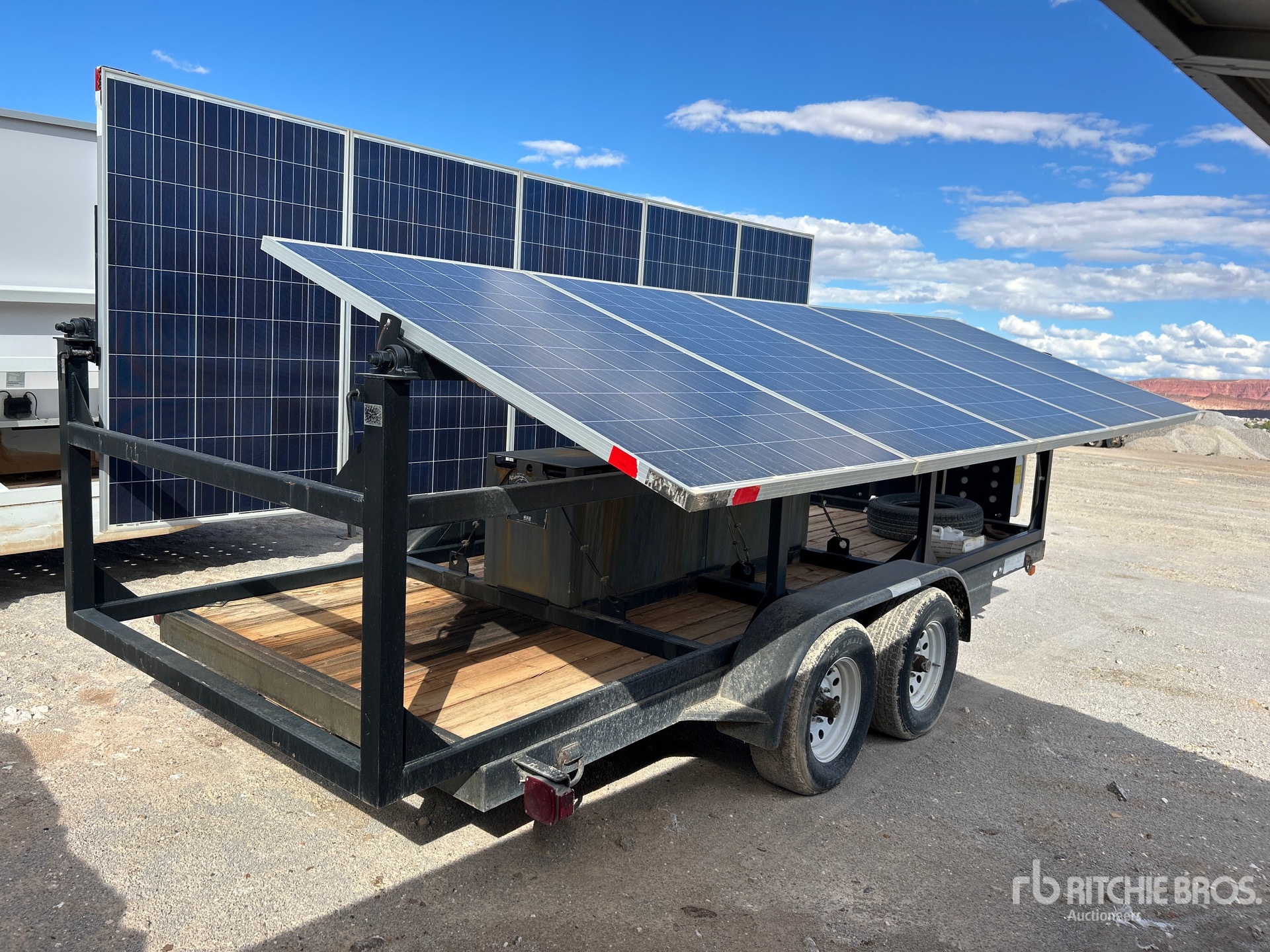 2012 Larson T/A DRAWBAR SOLAR TRAILER