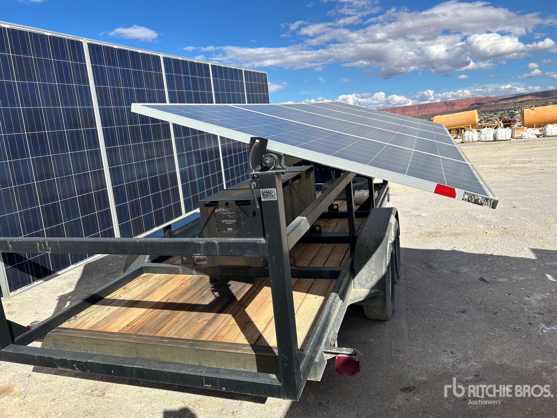 2012 Larson T/A DRAWBAR SOLAR TRAILER