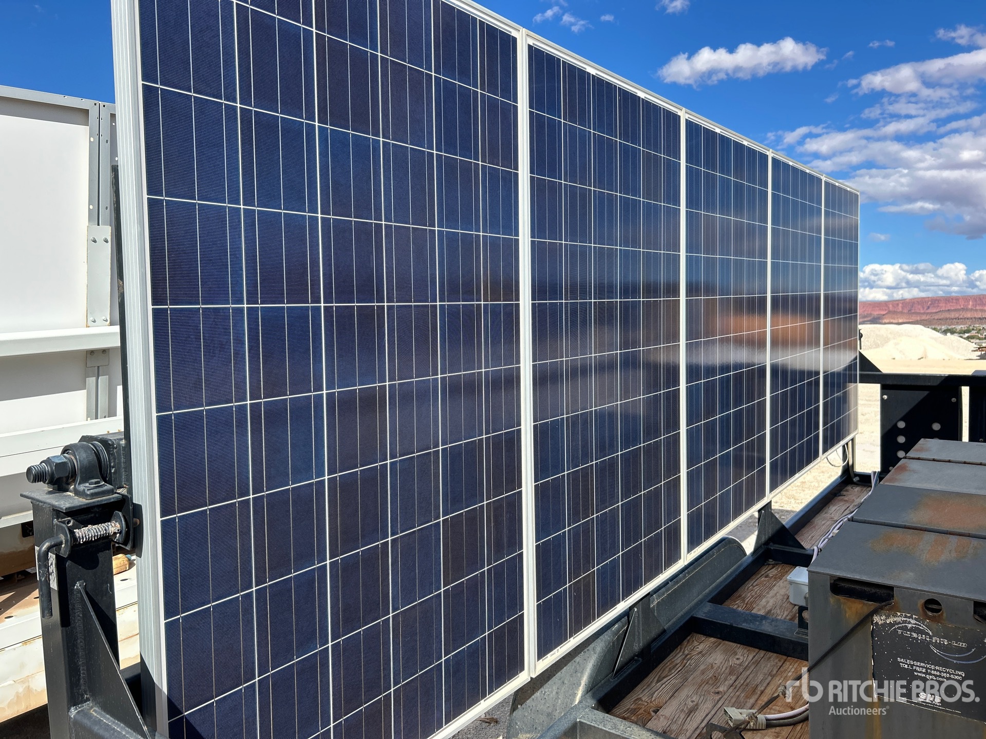 2012 Larson T/A DRAWBAR SOLAR TRAILER