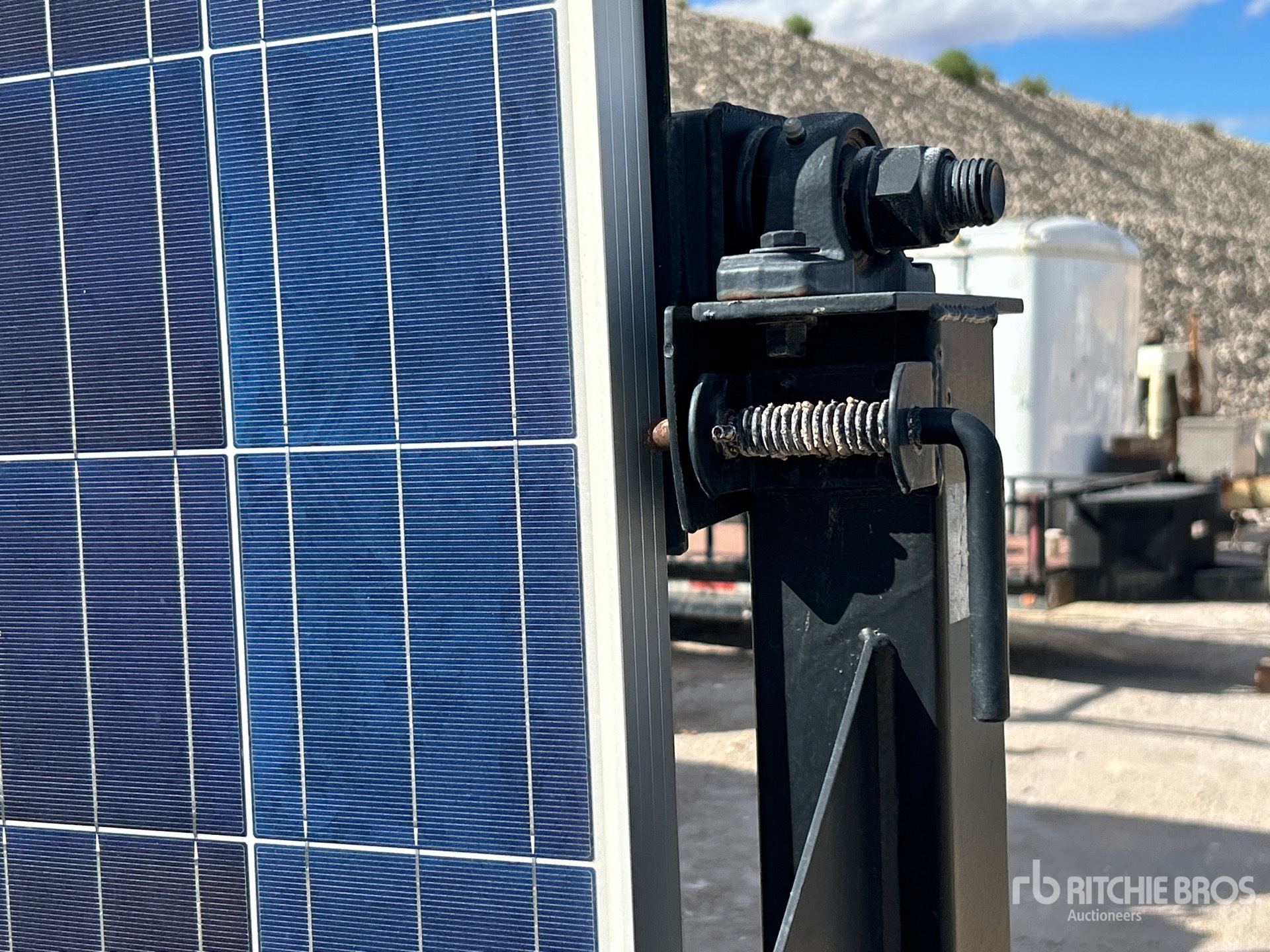 2012 Larson T/A DRAWBAR SOLAR TRAILER
