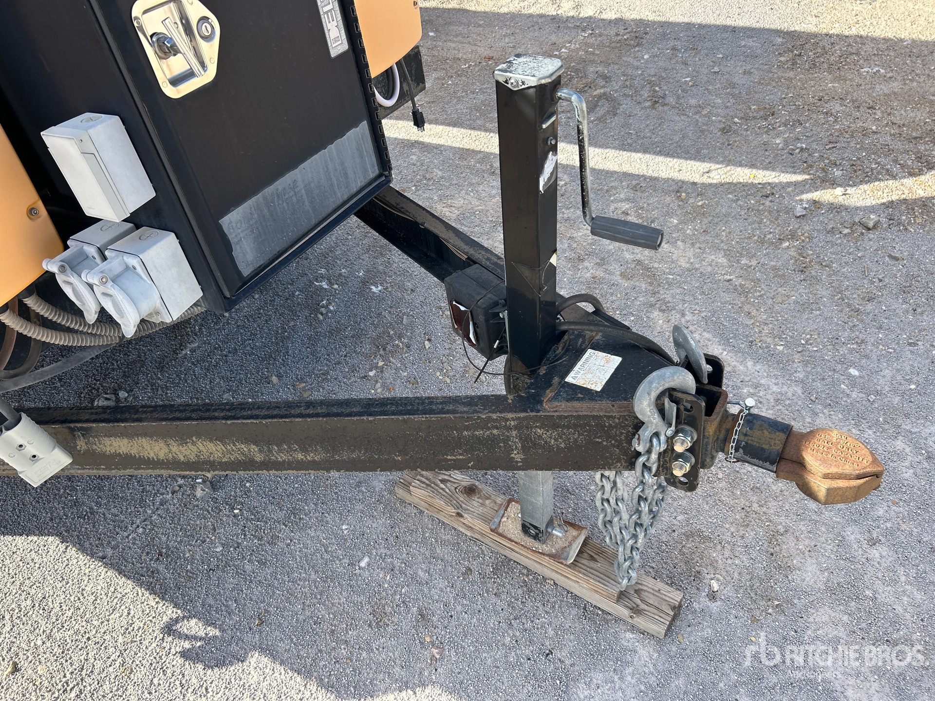 2012 Larson T/A DRAWBAR SOLAR TRAILER