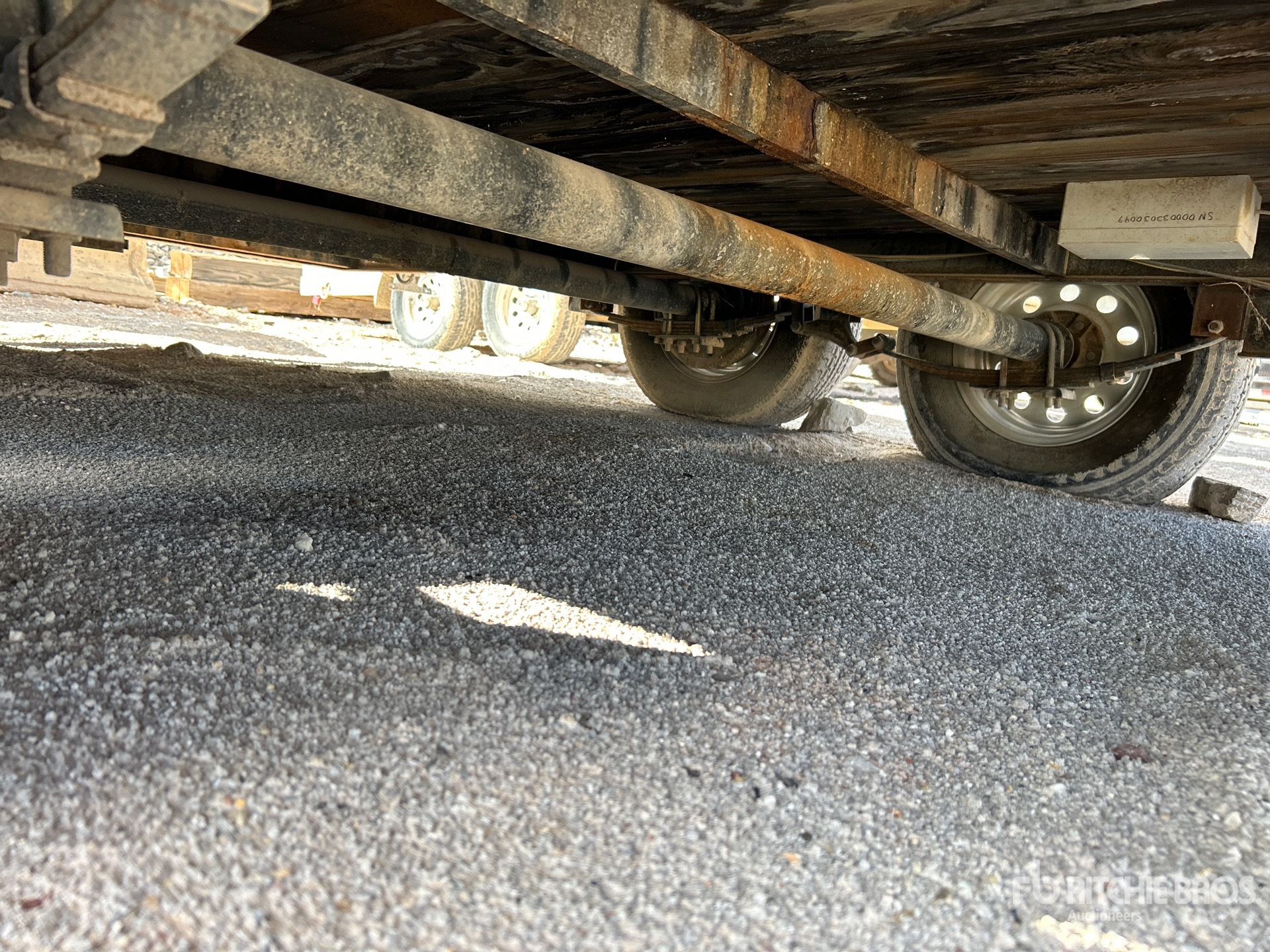 2012 Larson T/A DRAWBAR SOLAR TRAILER