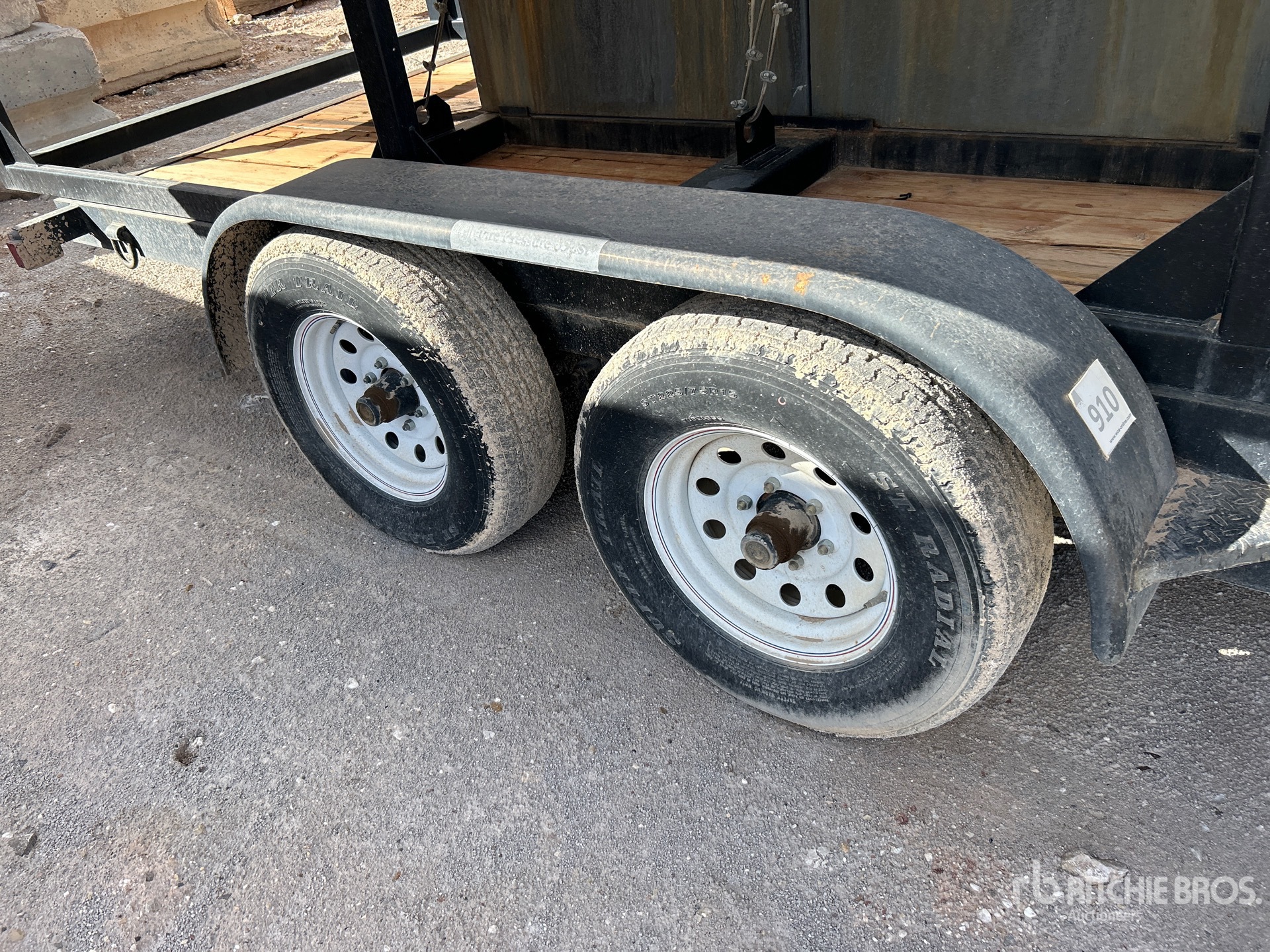 2012 Larson T/A DRAWBAR SOLAR TRAILER