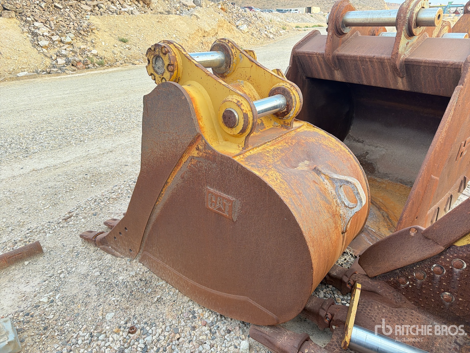 Caterpillar 32 IN DIGGING