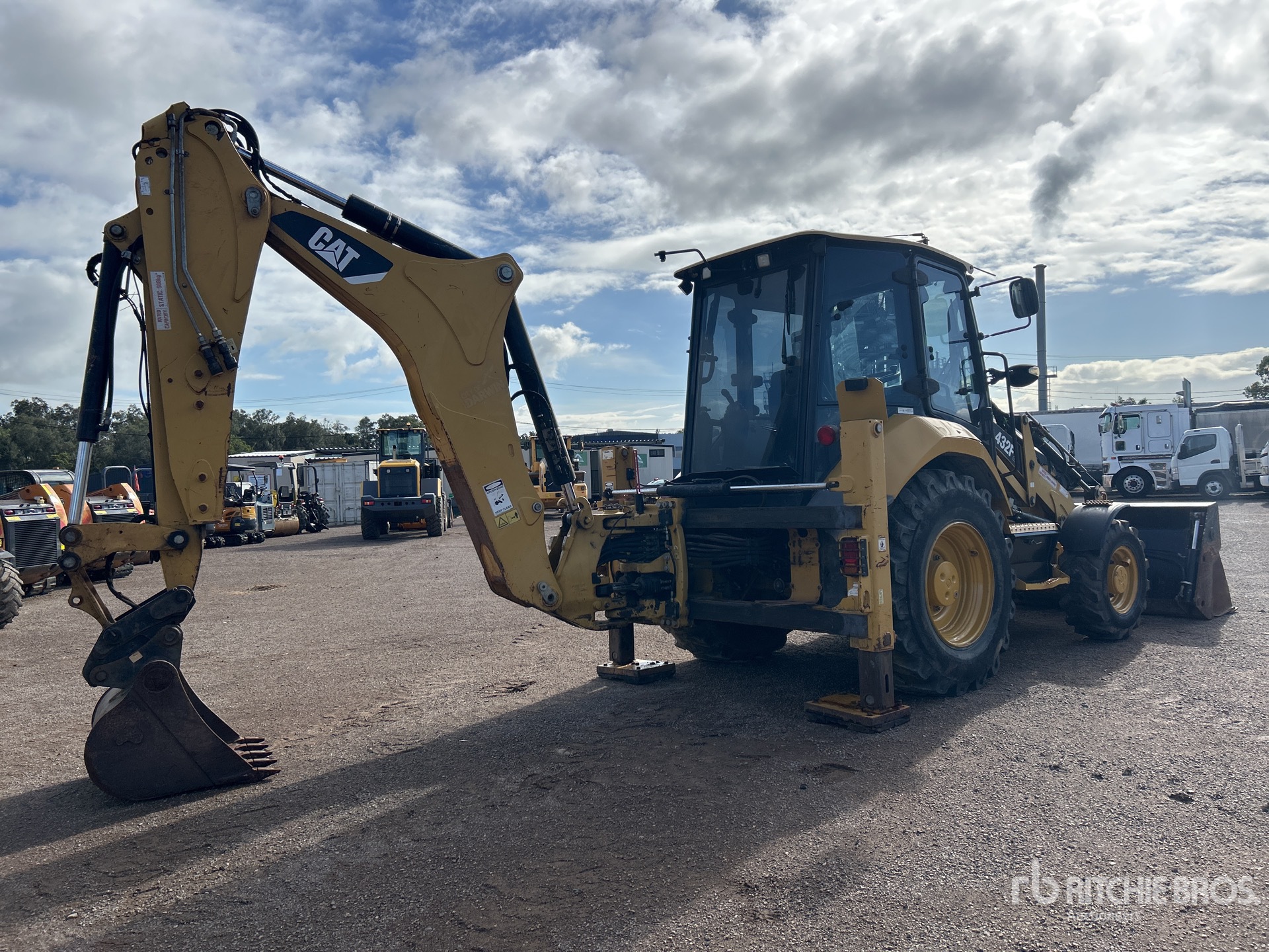2016 Caterpillar 423F