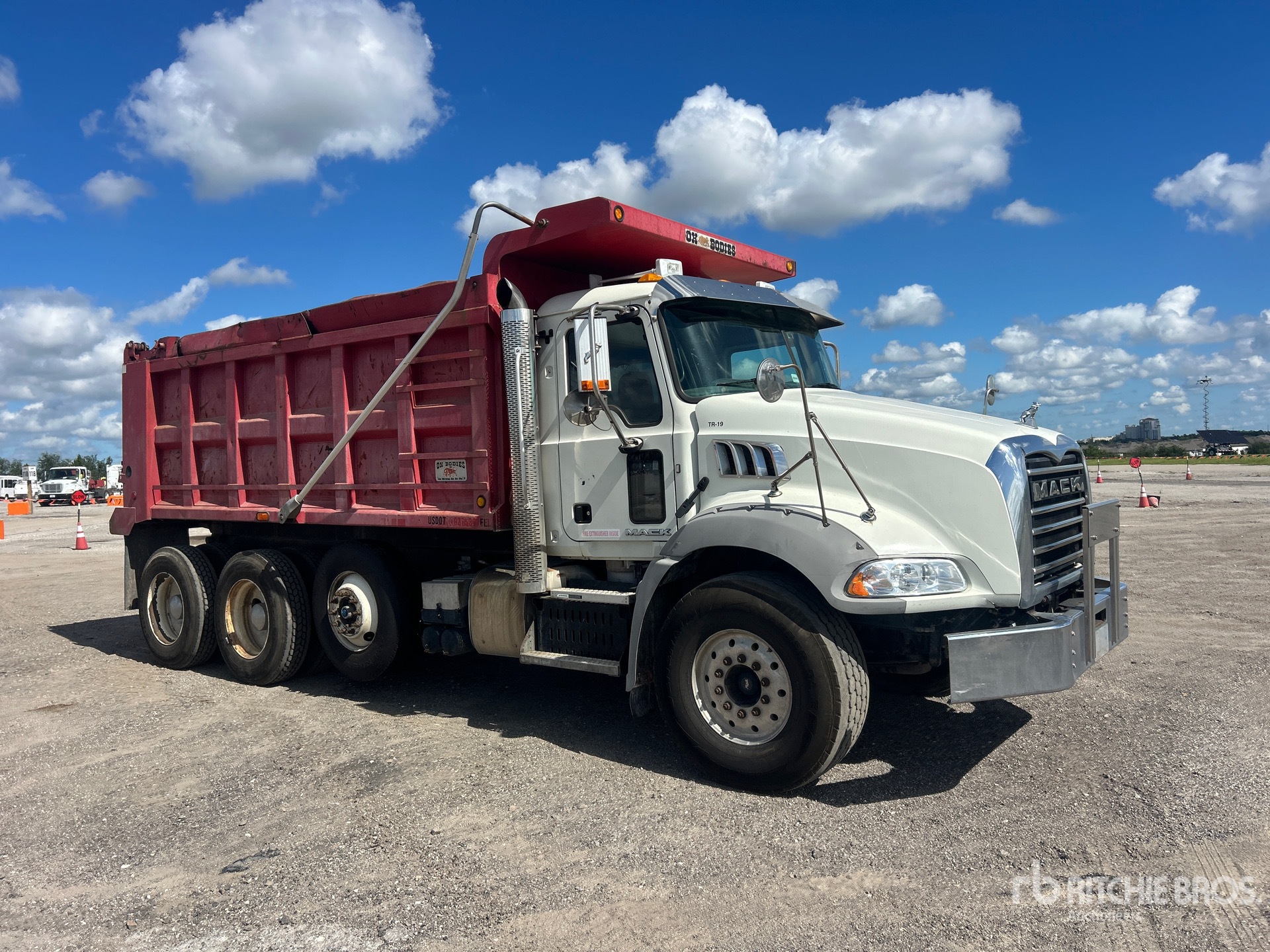 2016 Mack GU813