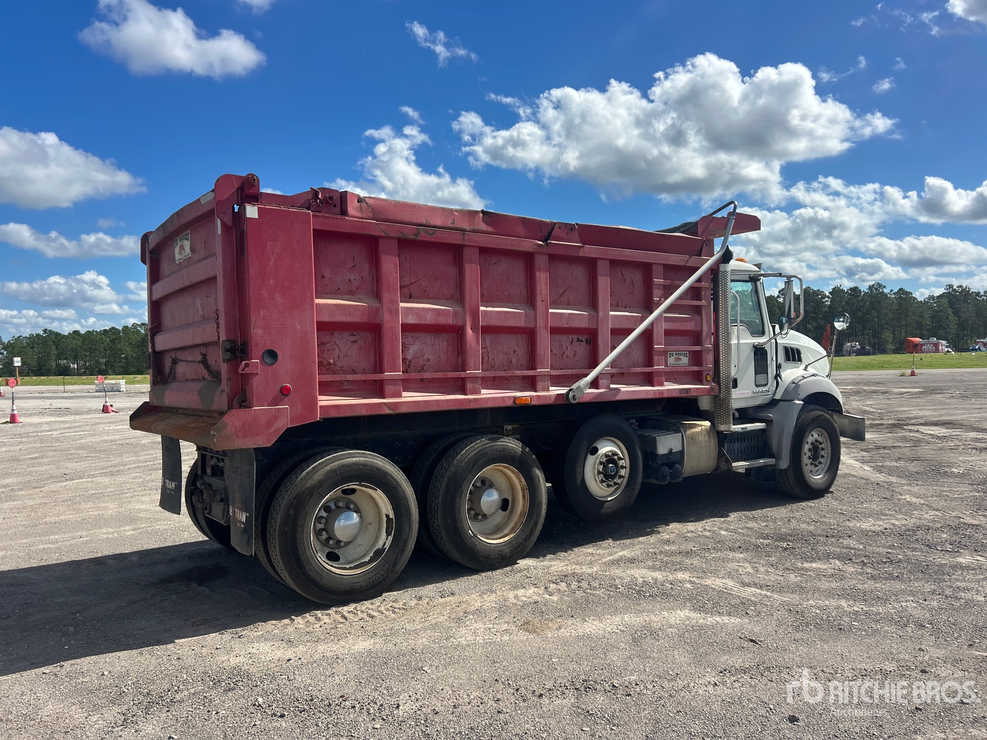 2016 Mack GU813