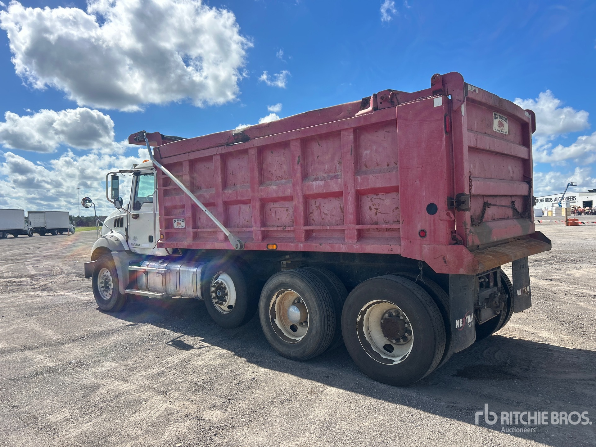 2016 Mack GU813