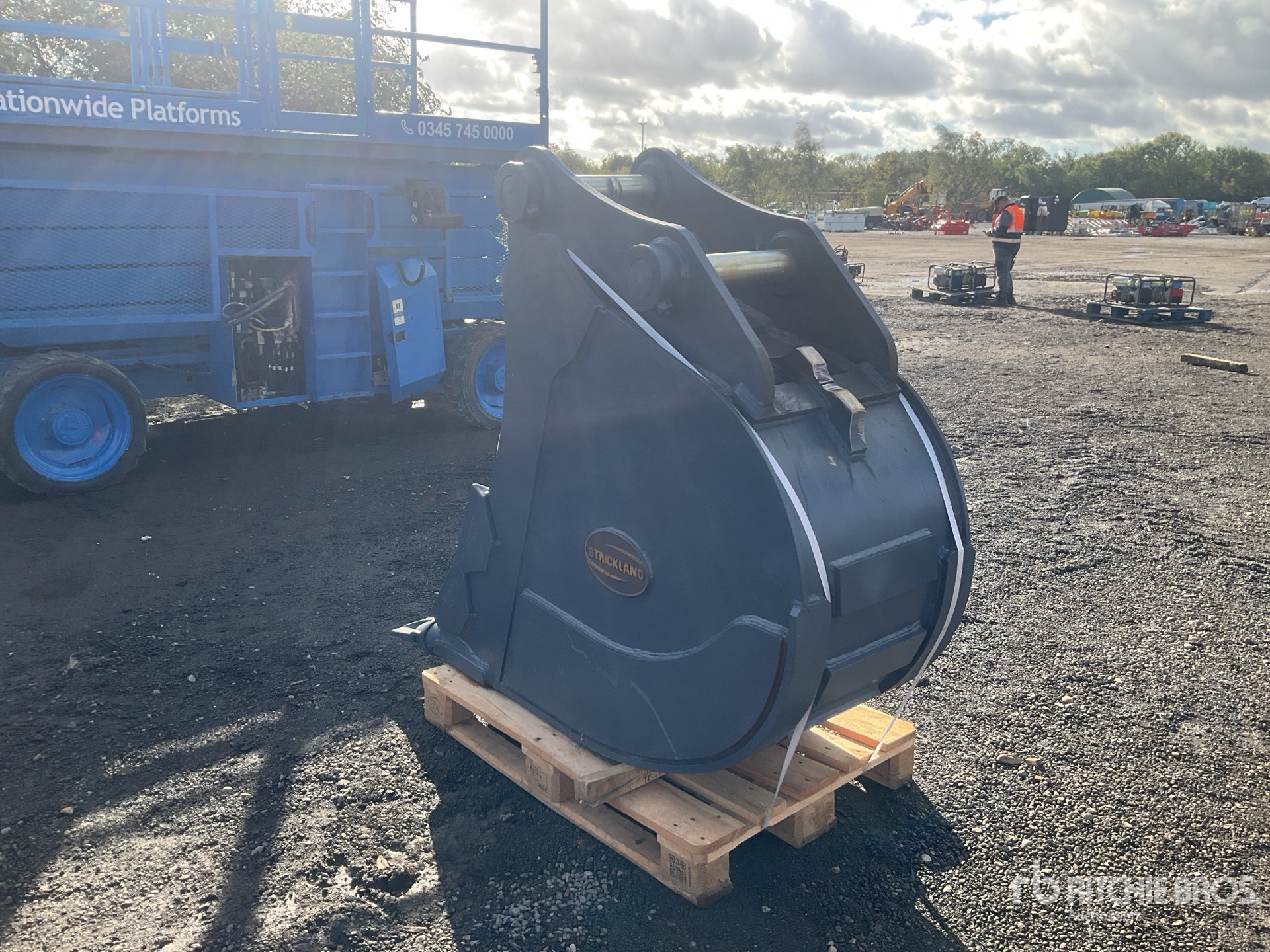 Strickland 600 MM TRENCH - FITS KOMATSU PC ...