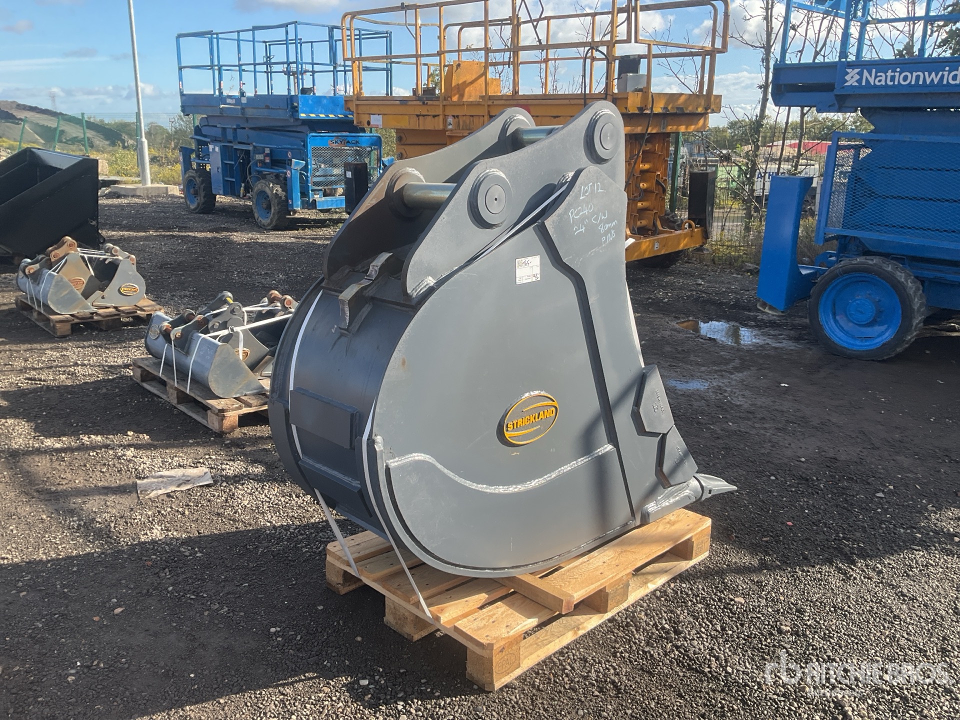 Strickland 600 MM TRENCH - FITS KOMATSU PC ...