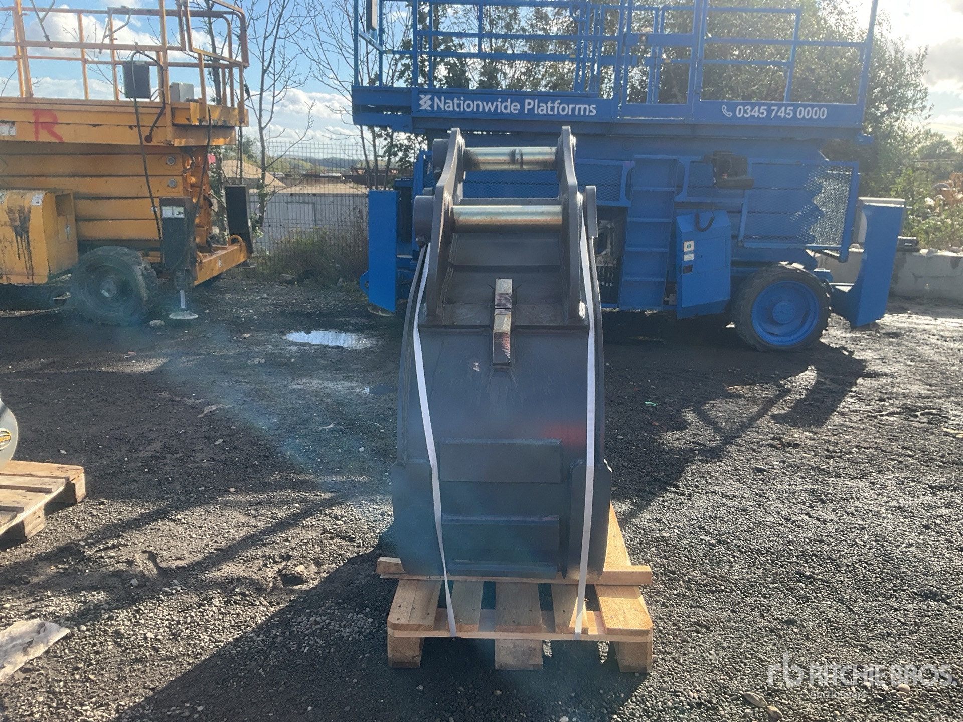 Strickland 600 MM TRENCH - FITS KOMATSU PC ...
