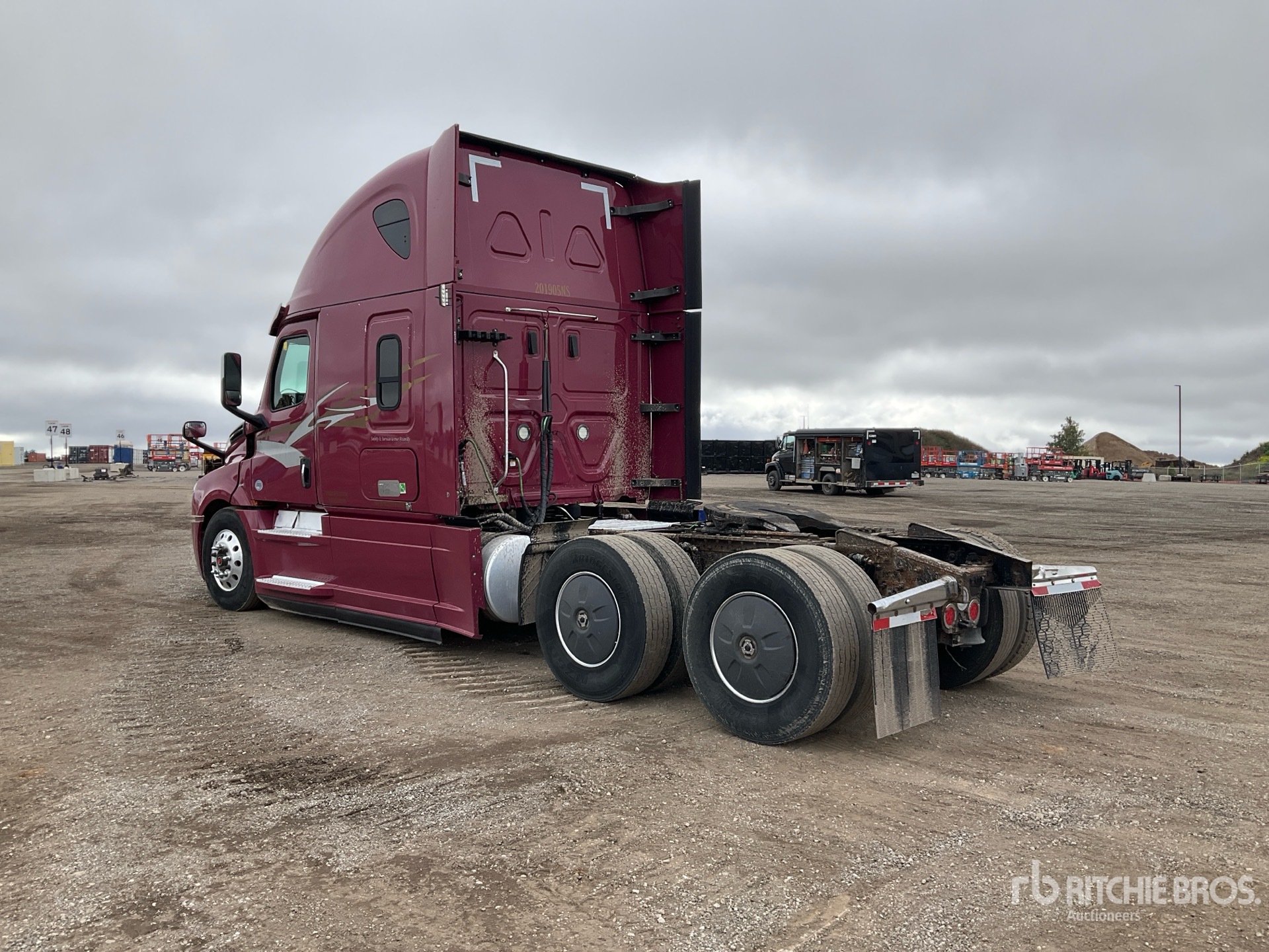 2019 Freightliner CASCADIA 126