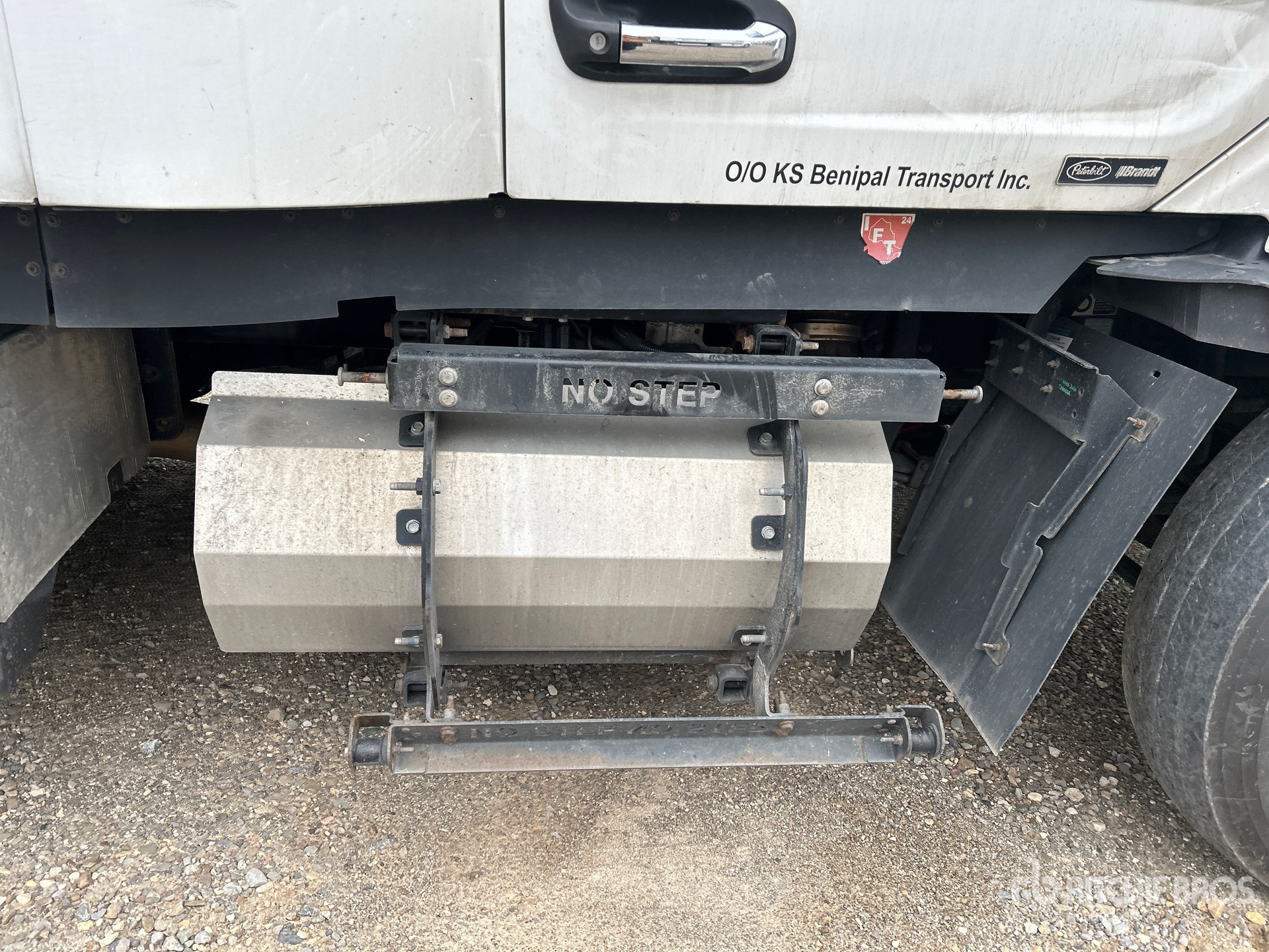 2023 Peterbilt 579