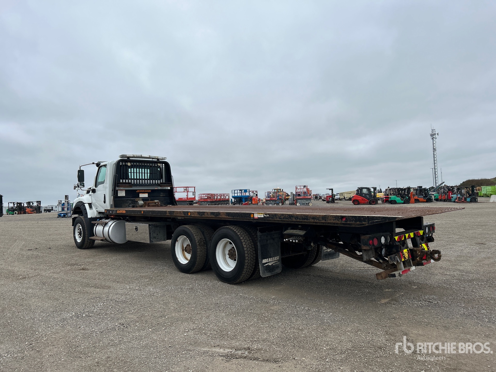 2019 International HV613