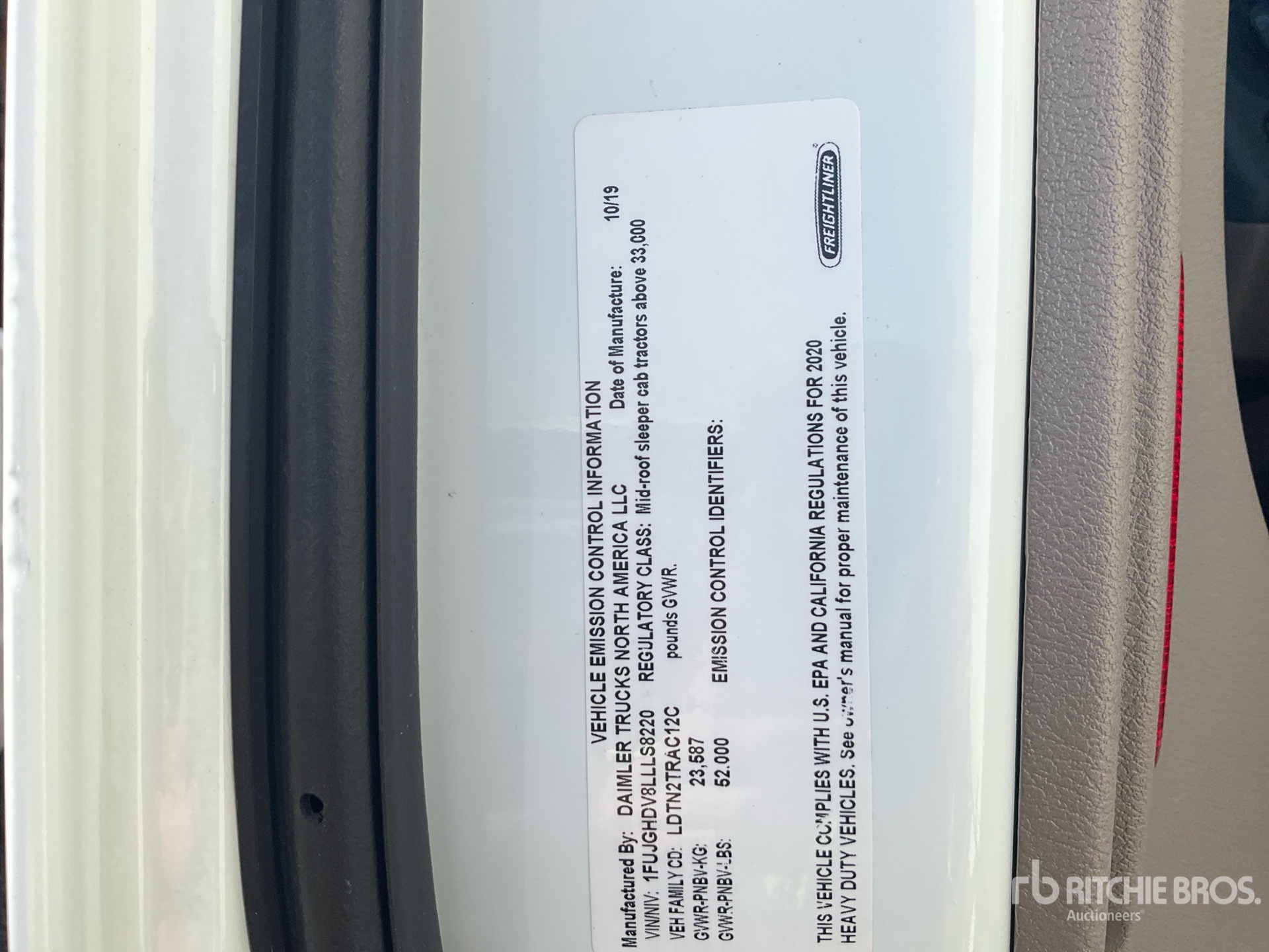 2020 Freightliner CASCADIA 113