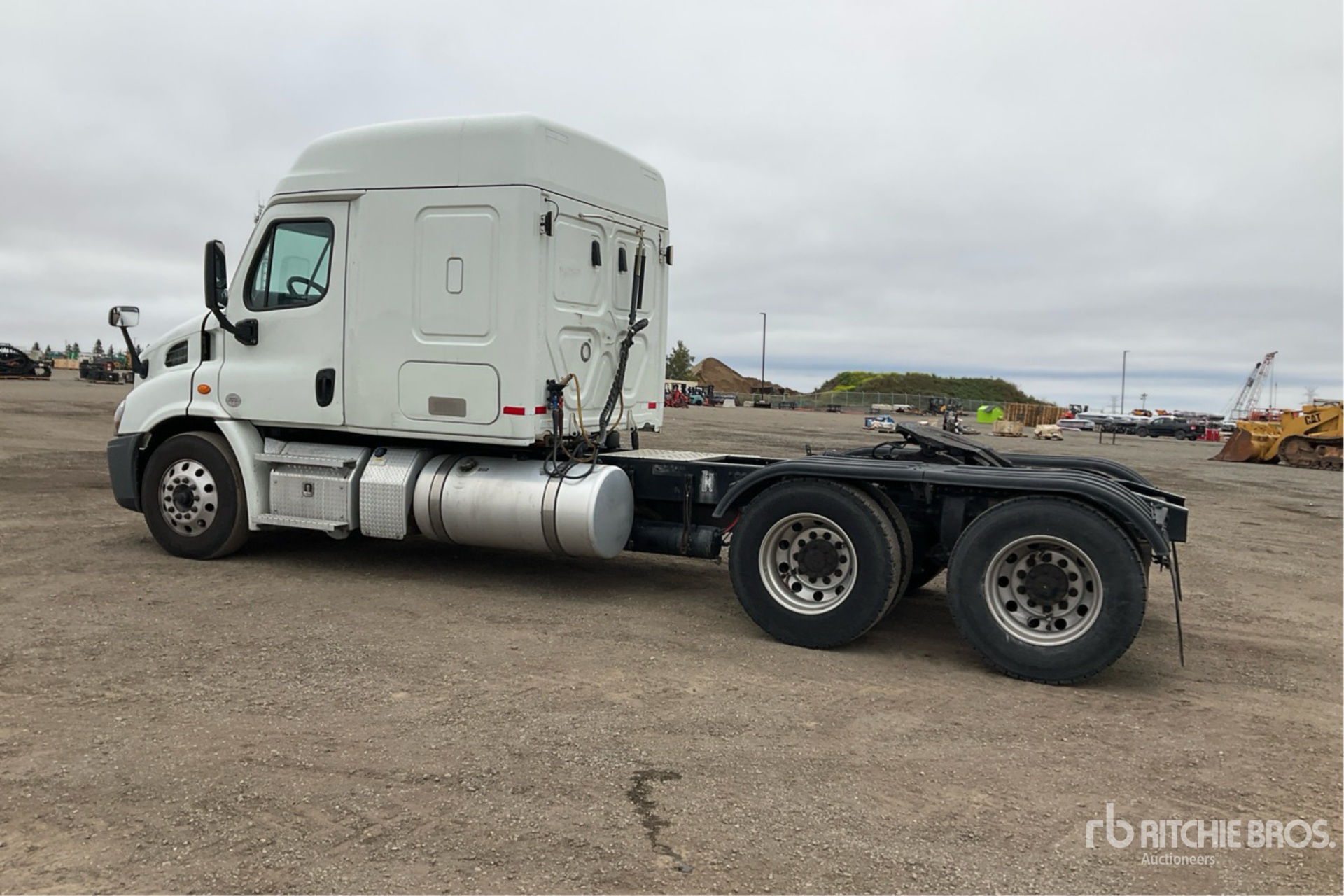 2020 Freightliner CASCADIA 113
