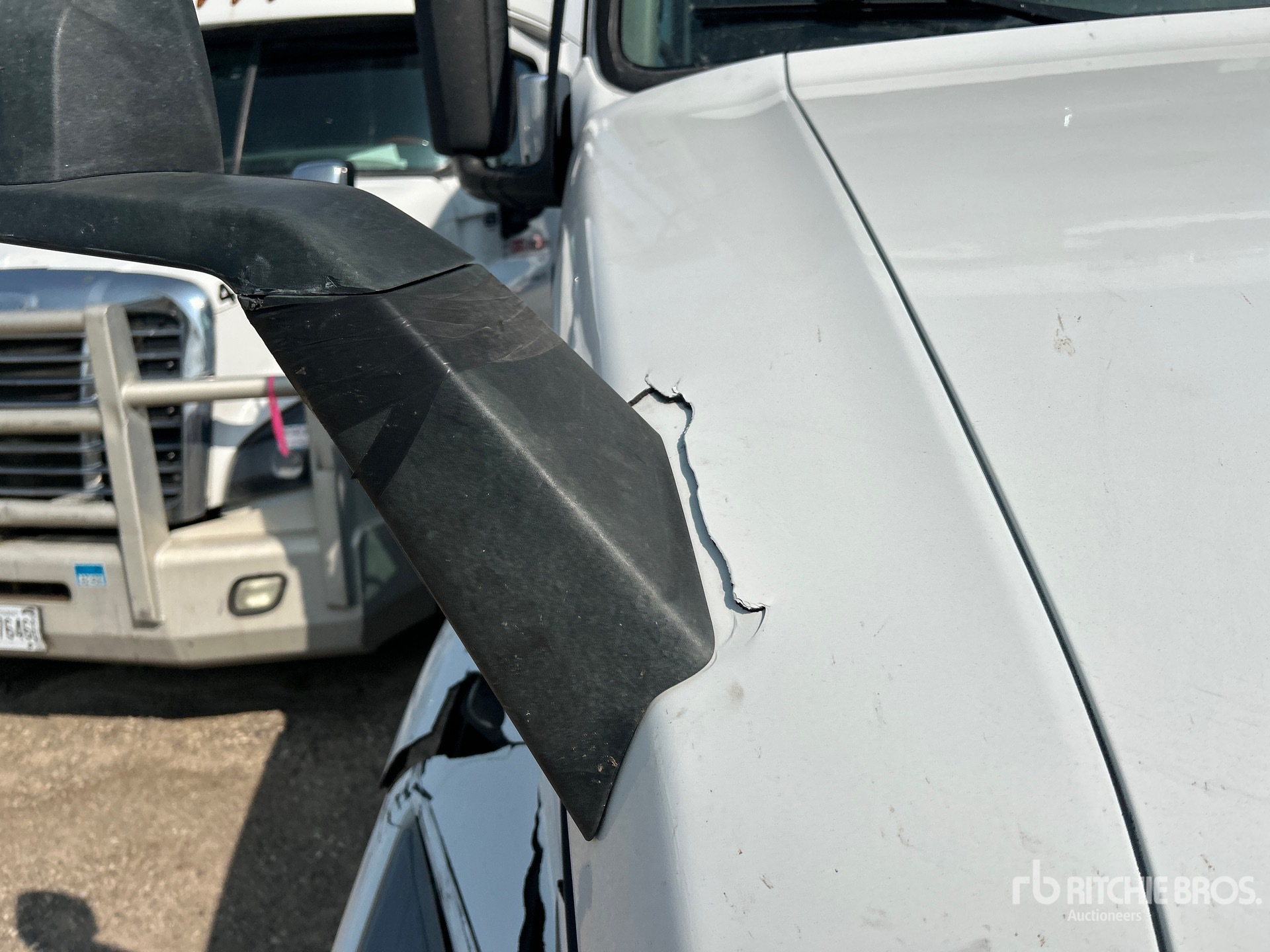 2024 Volvo VNR64T