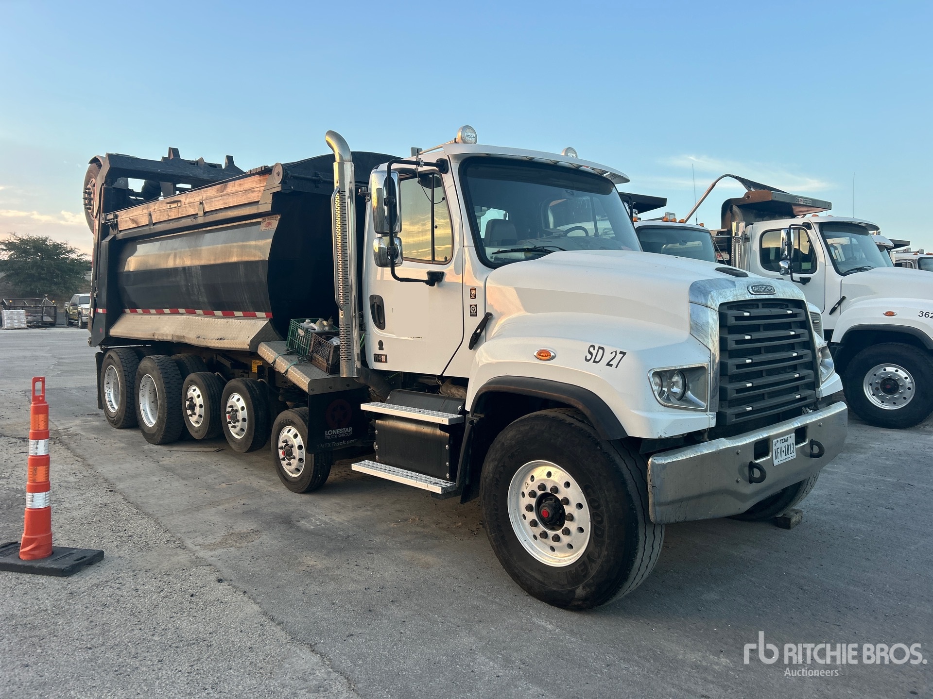 Photo of 2019 Freightliner 114SD