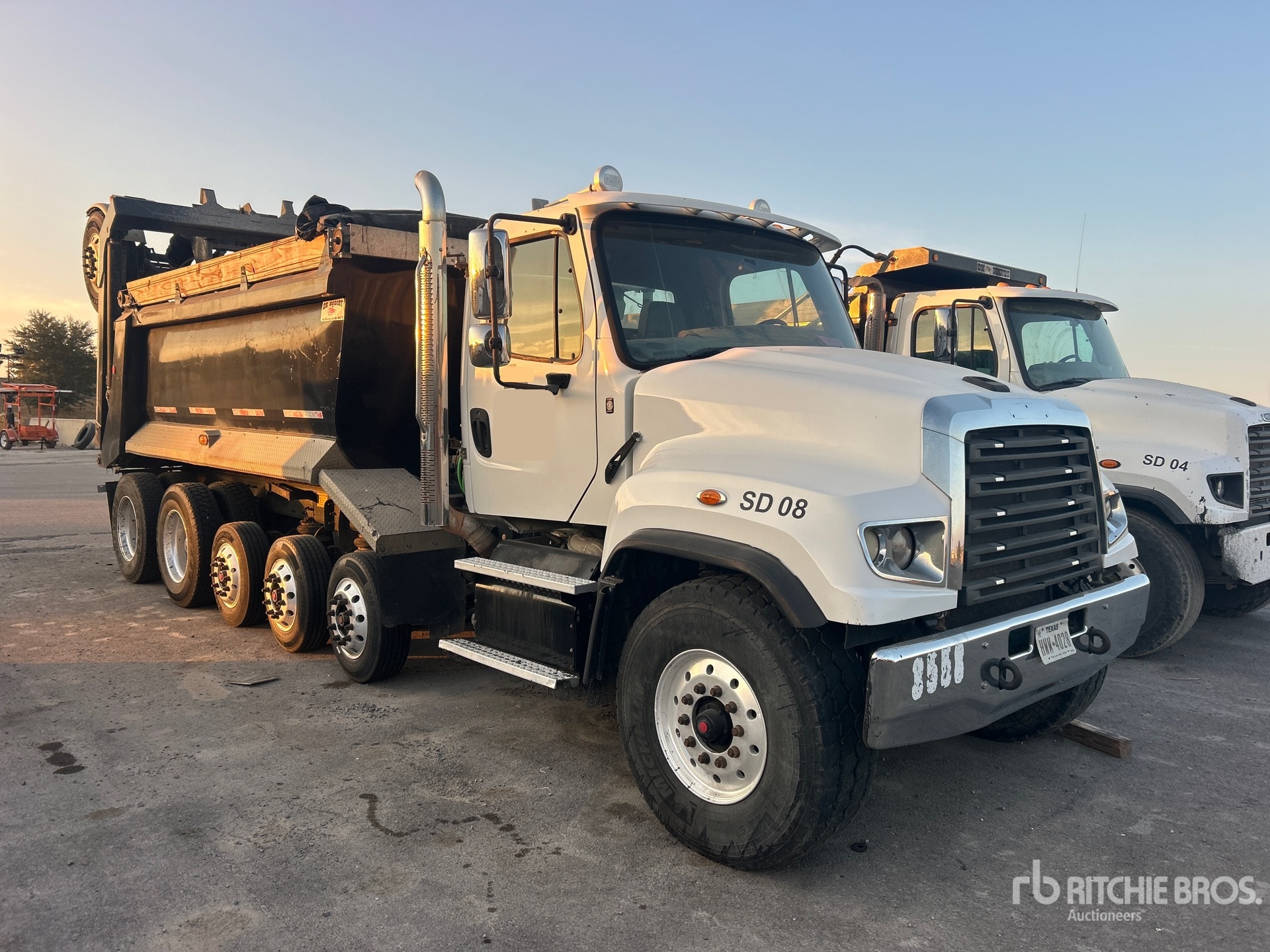 Photo of 2017 Freightliner 114SD
