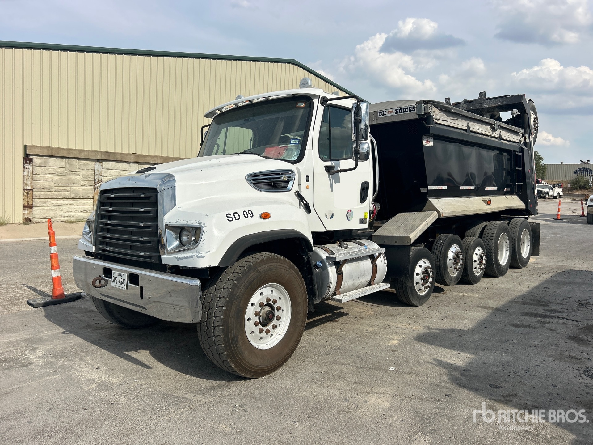 Photo of 2017 Freightliner 114SD
