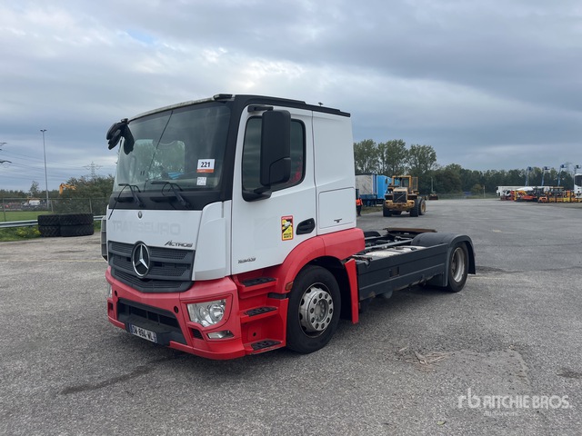 Mercedes-Benz ACTROS 1843 S/A Sleeper Truck Tractor