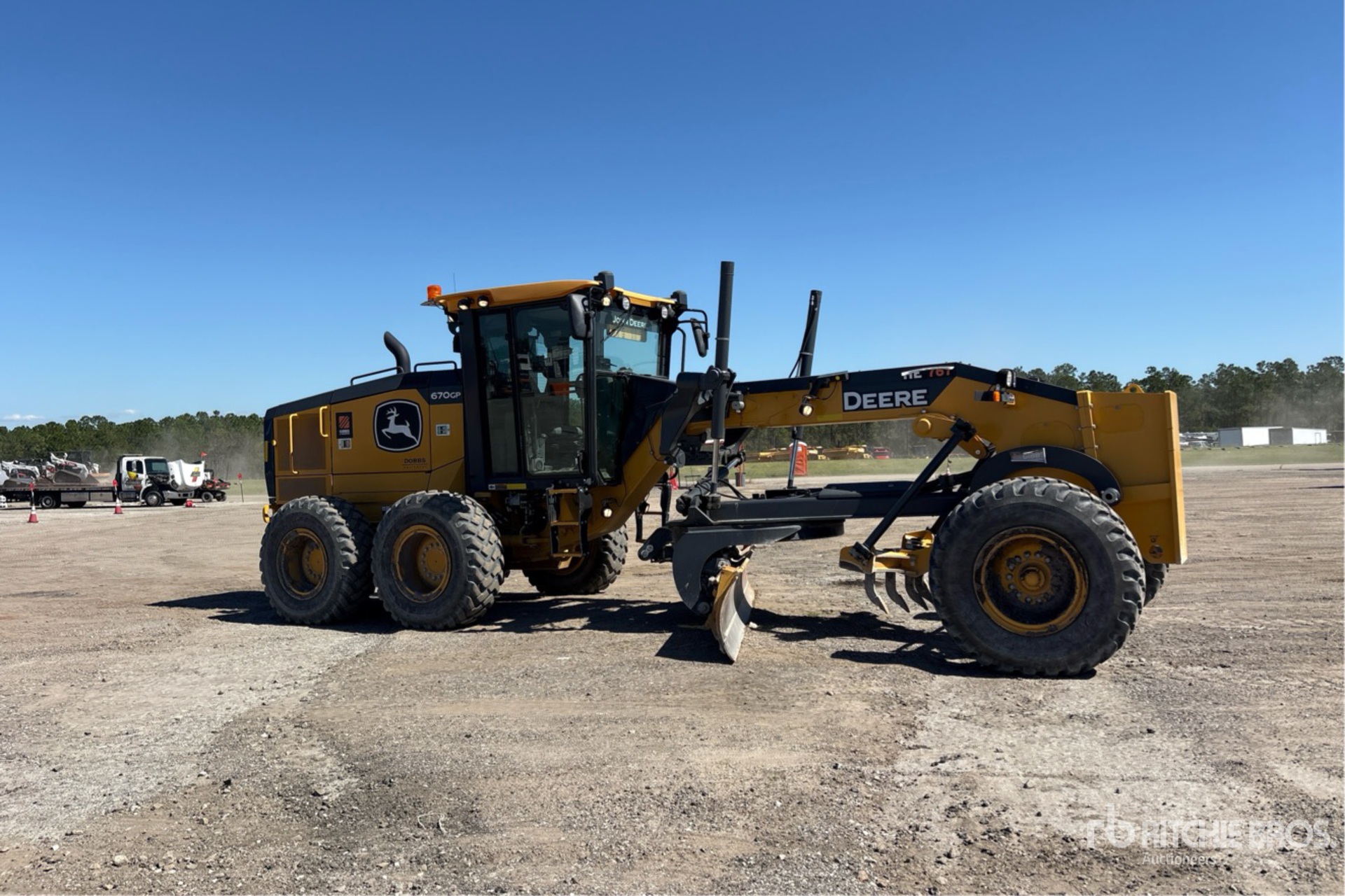 2023 John Deere 670GP