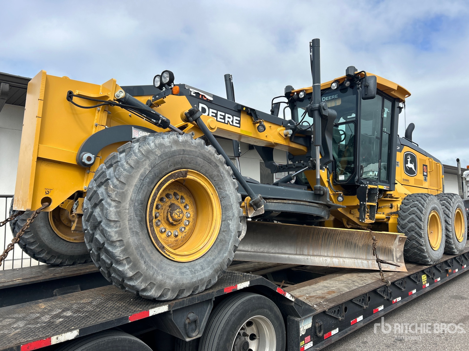 2023 John Deere 670GP