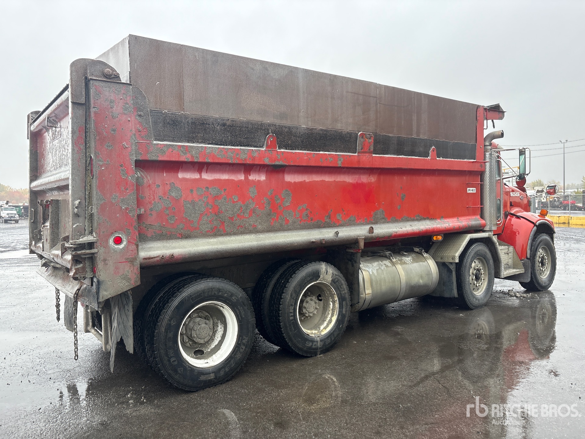2003 Peterbilt 330
