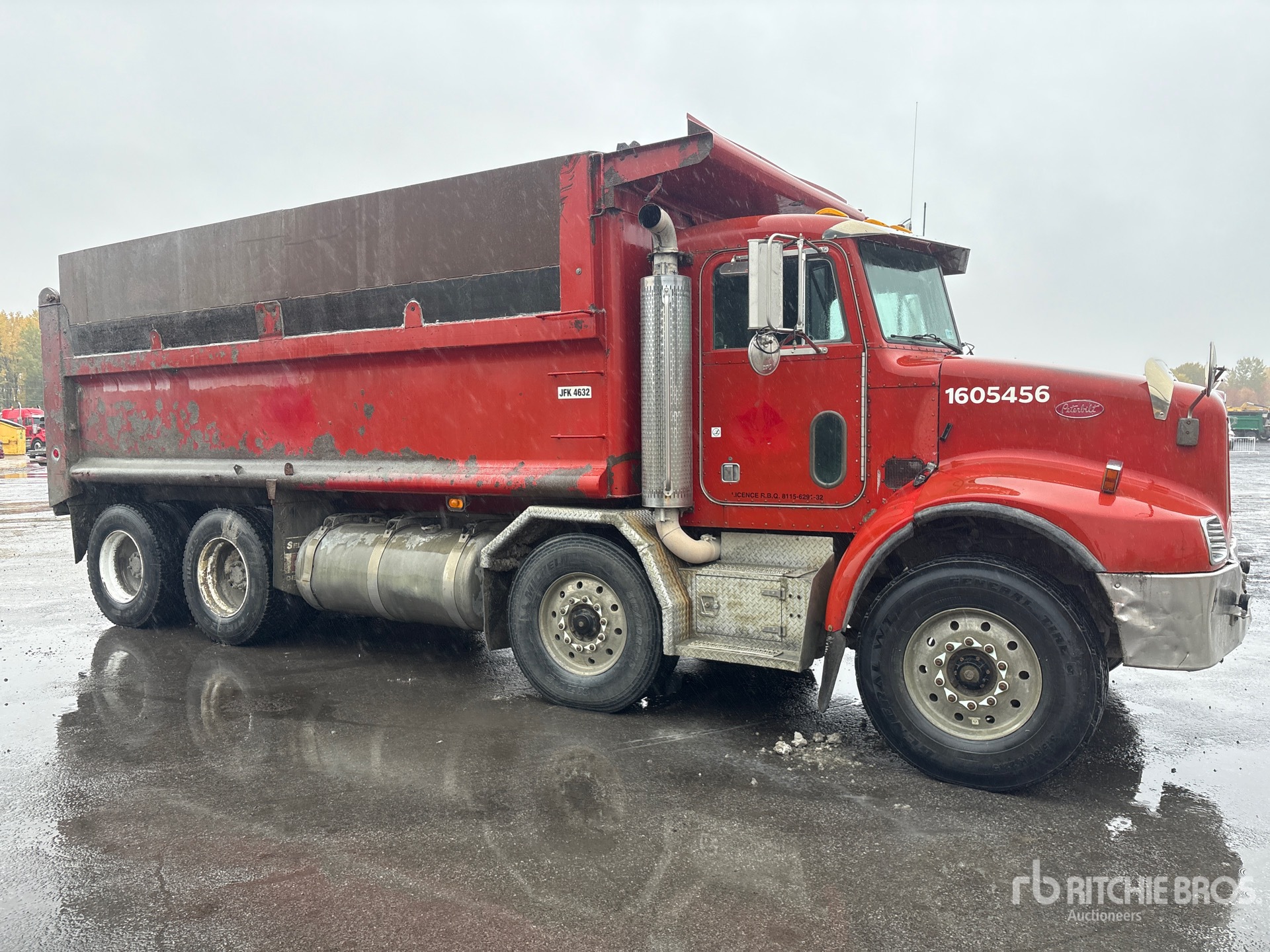 2003 Peterbilt 330
