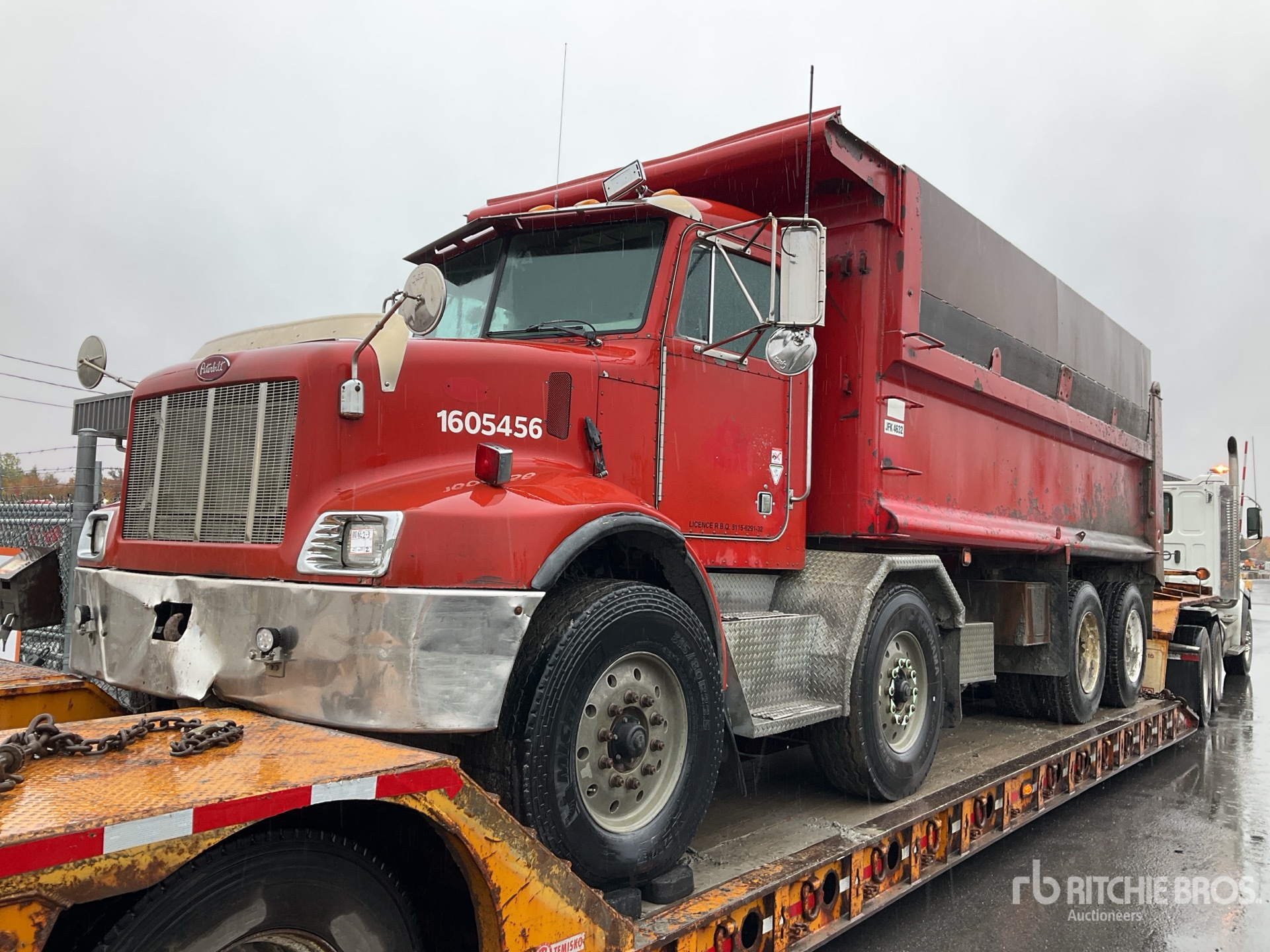 2003 Peterbilt 330