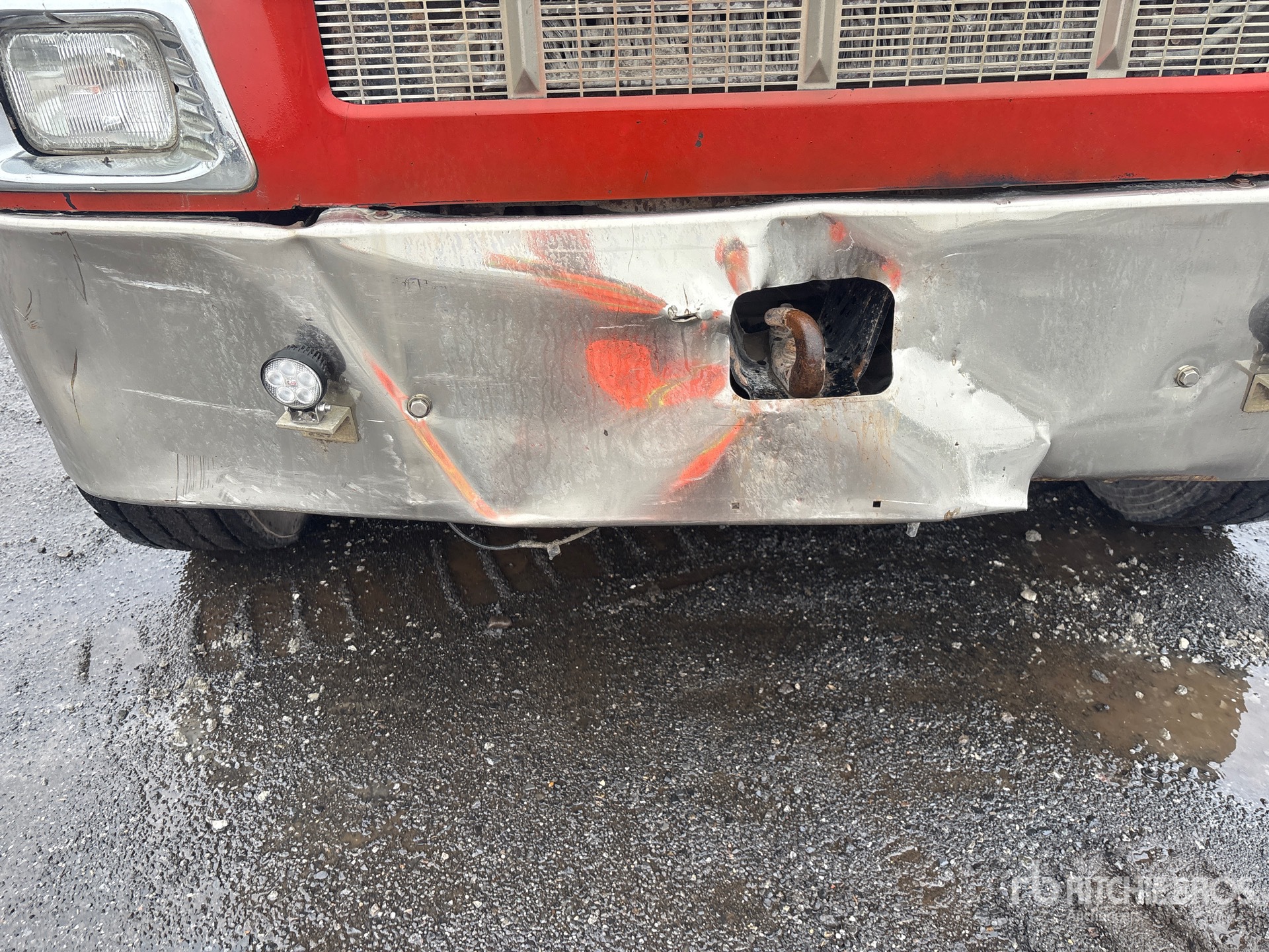2003 Peterbilt 330
