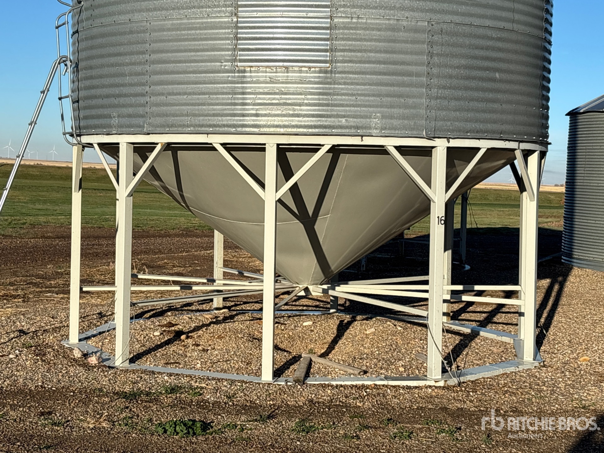 Butler +/- 3700 BU 4 RING HOPPER