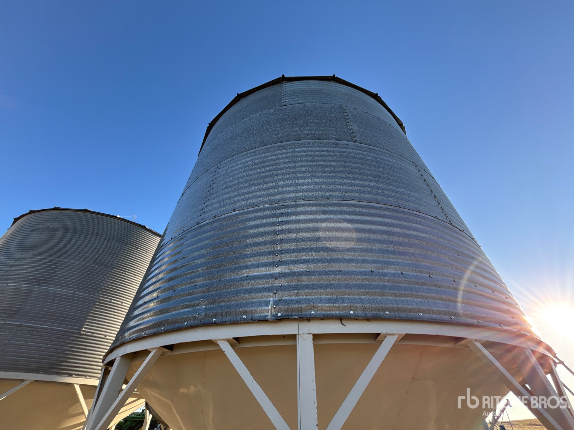 Butler +/- 3700 BU 4 RING HOPPER