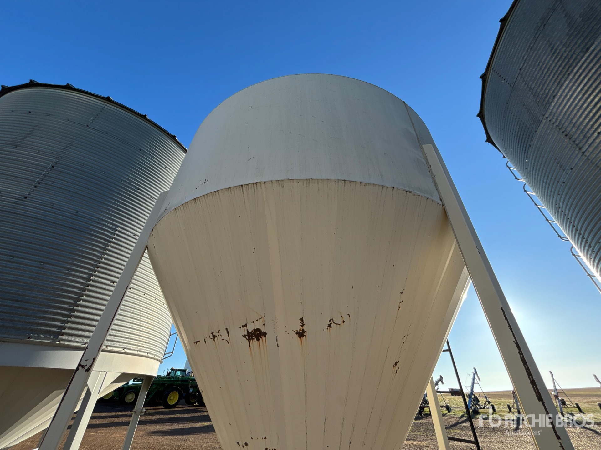Westeel +/- 800 BU HOPPER