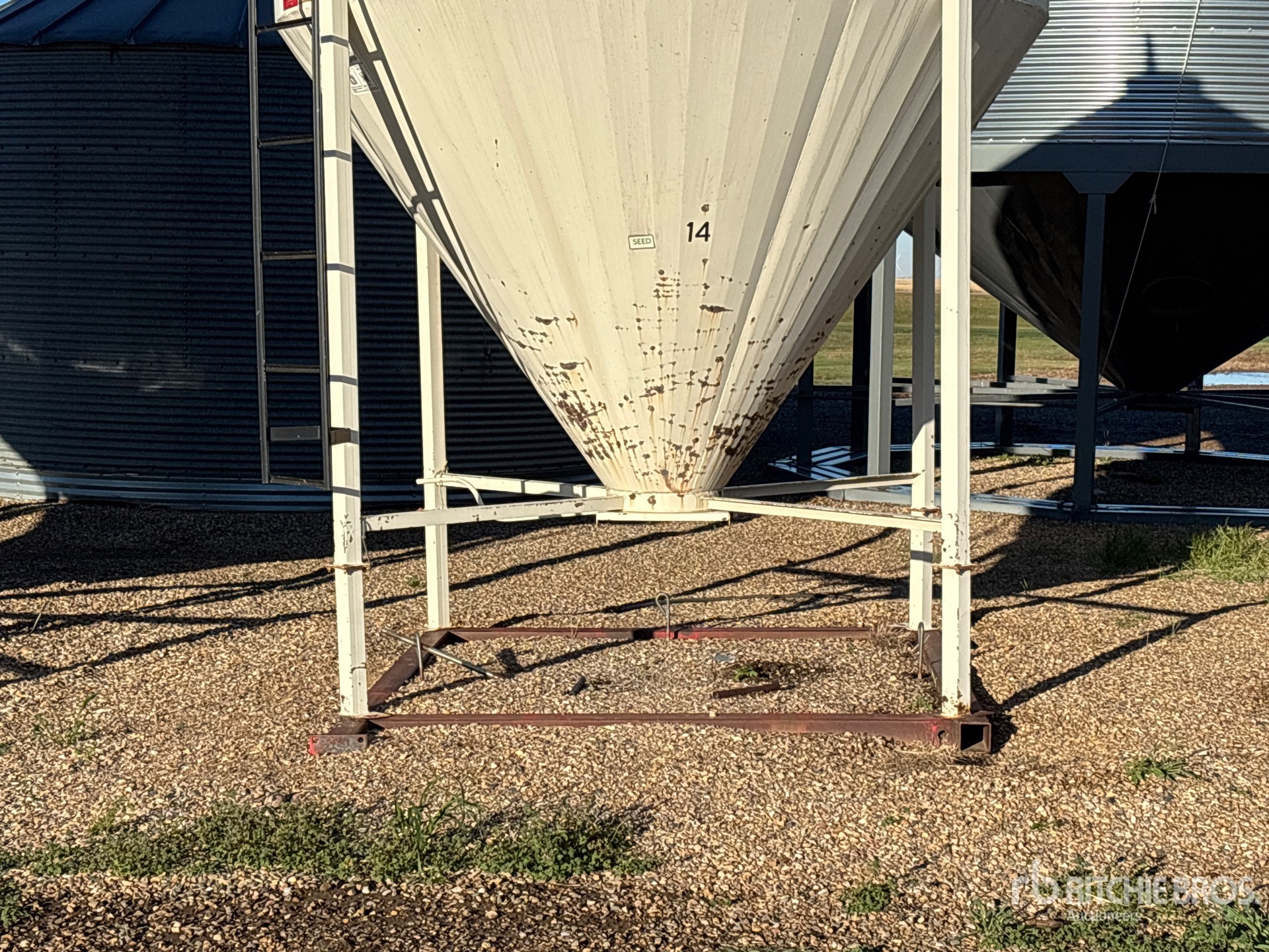 Westeel +/- 800 BU HOPPER
