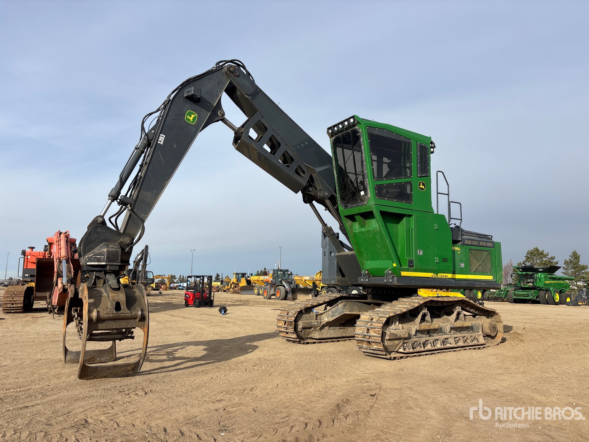 2019 John Deere 2656G LC