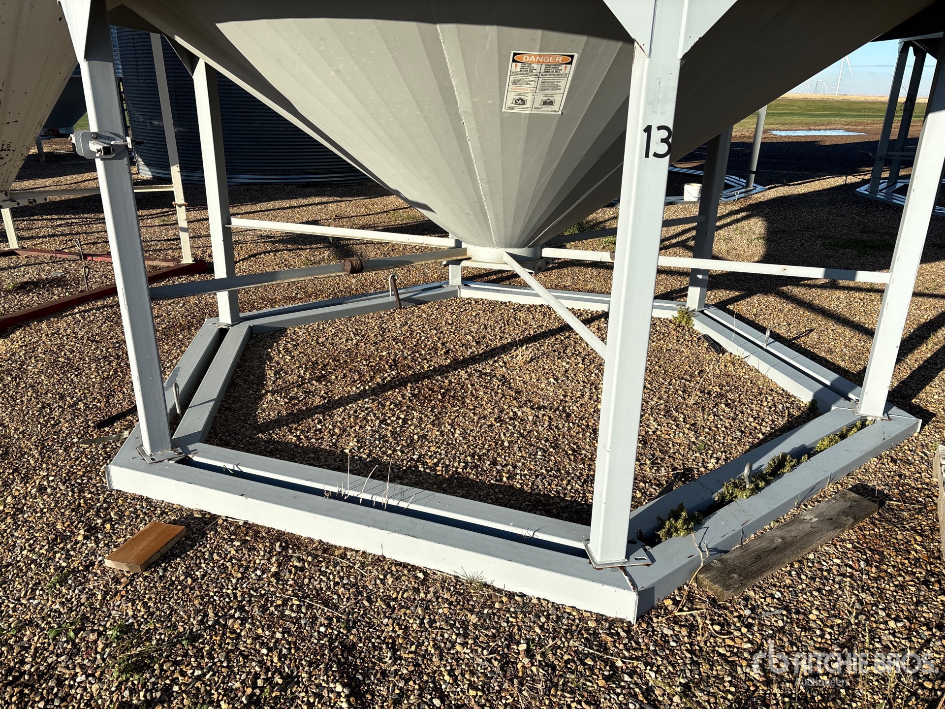 Westeel +/- 2000 BU 5 RING HOPPER