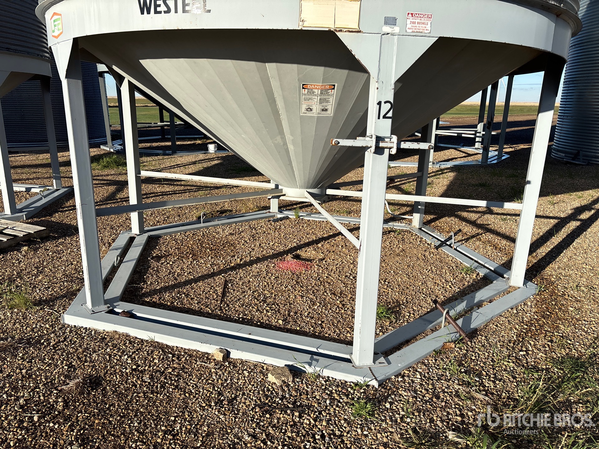 Westeel +/- 2000 BU 4 RING HOPPER